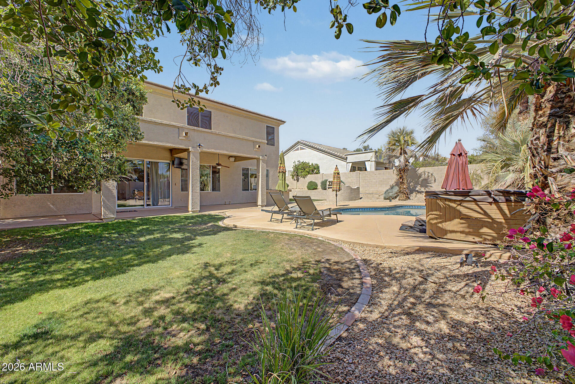 960 W MYRTLE Drive