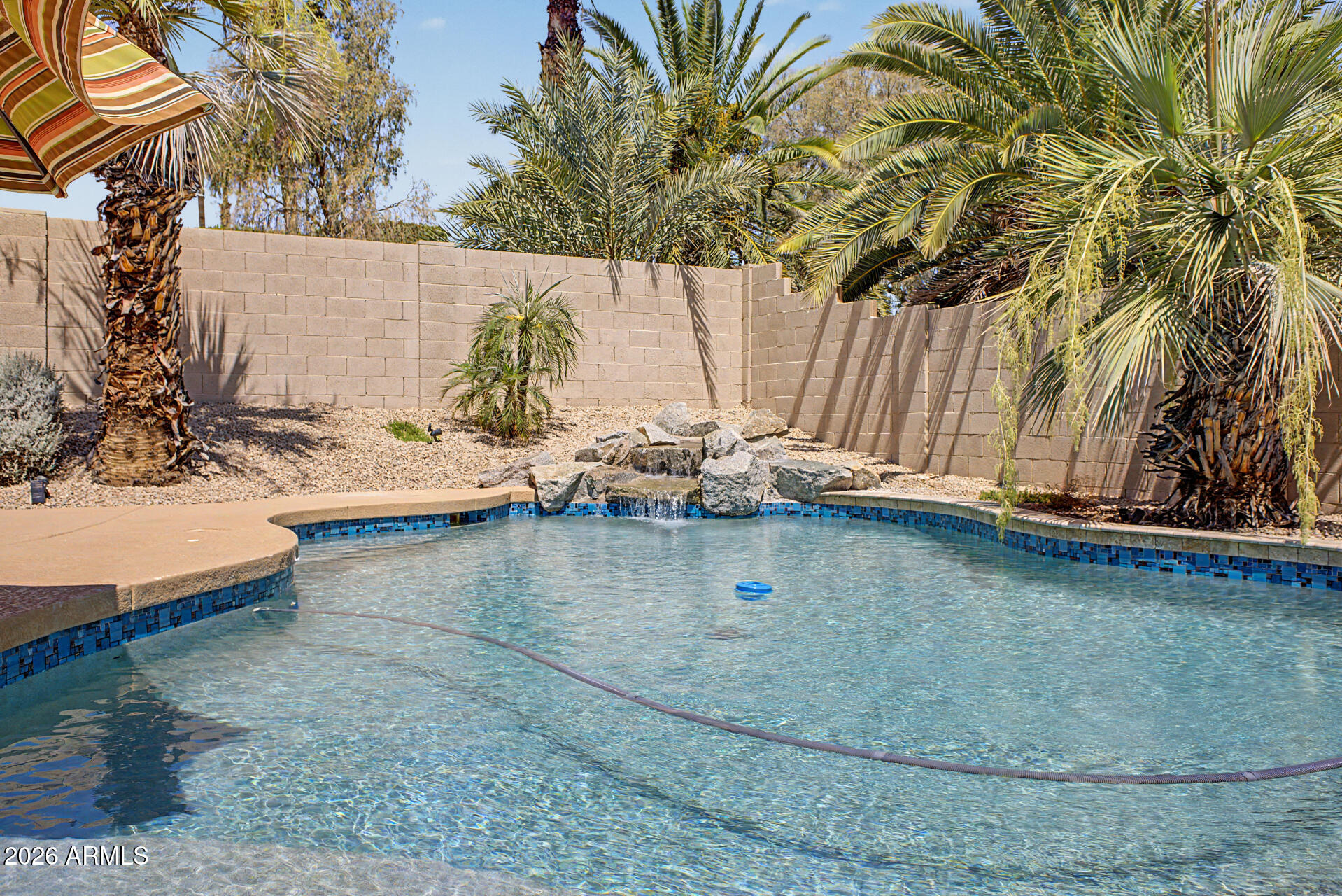 960 W MYRTLE Drive