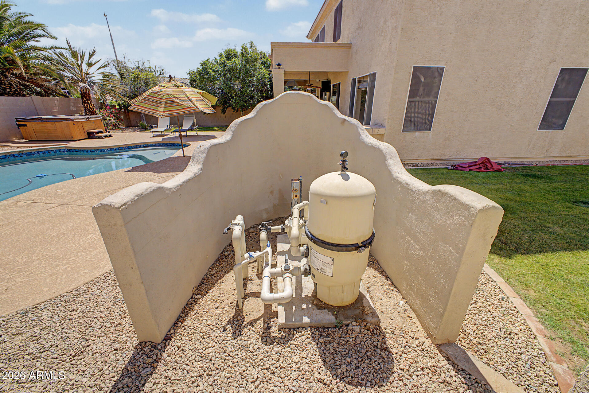 960 W MYRTLE Drive