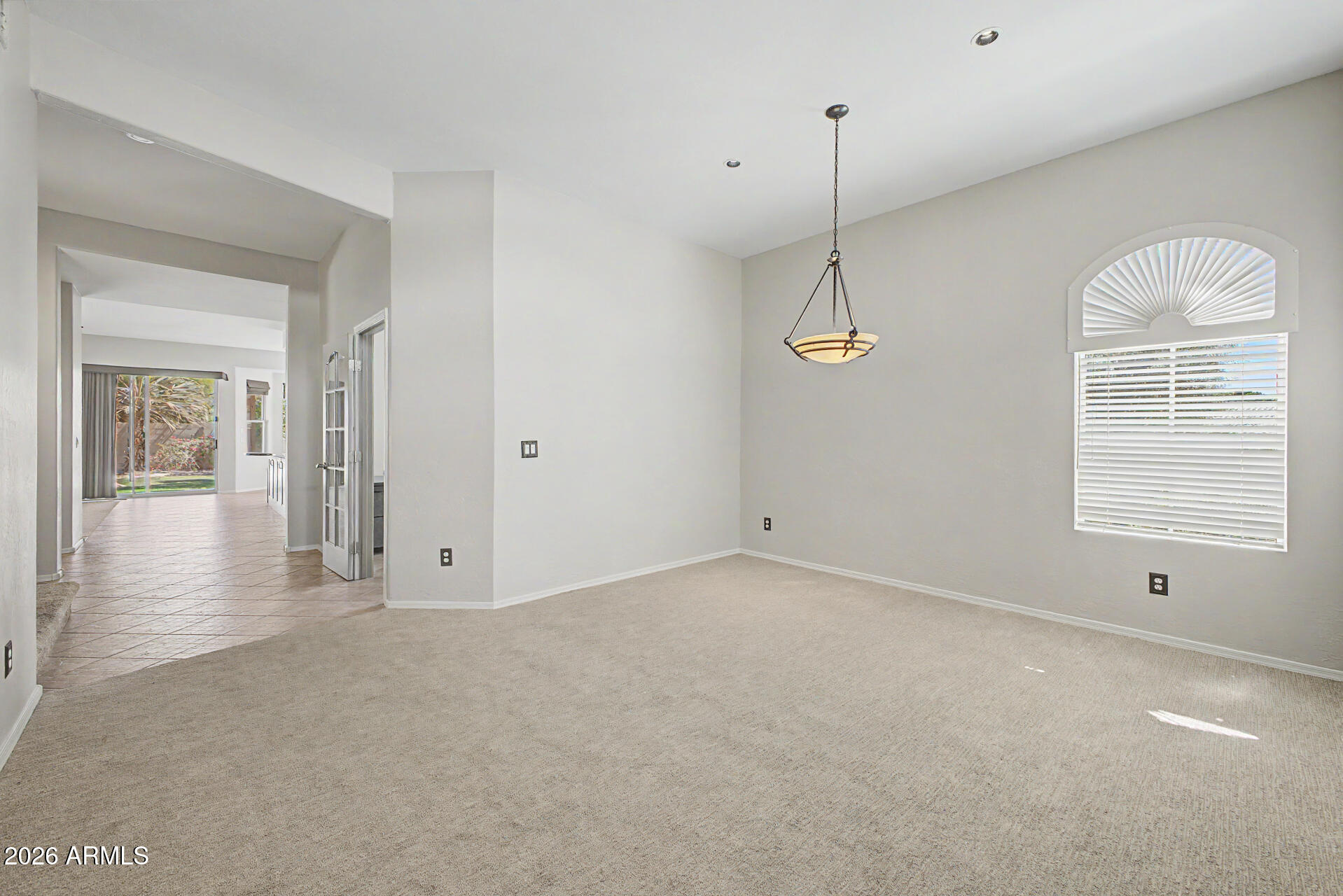 960 W MYRTLE Drive
