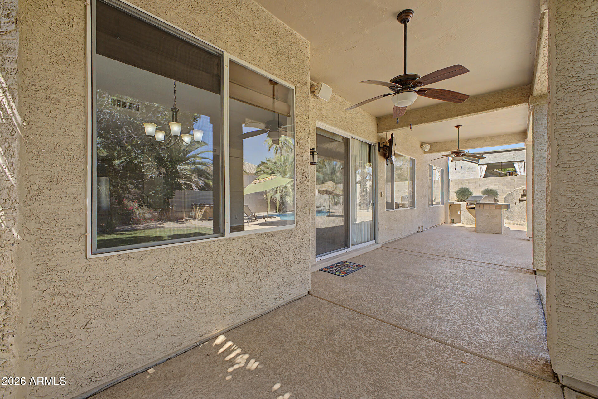 960 W MYRTLE Drive