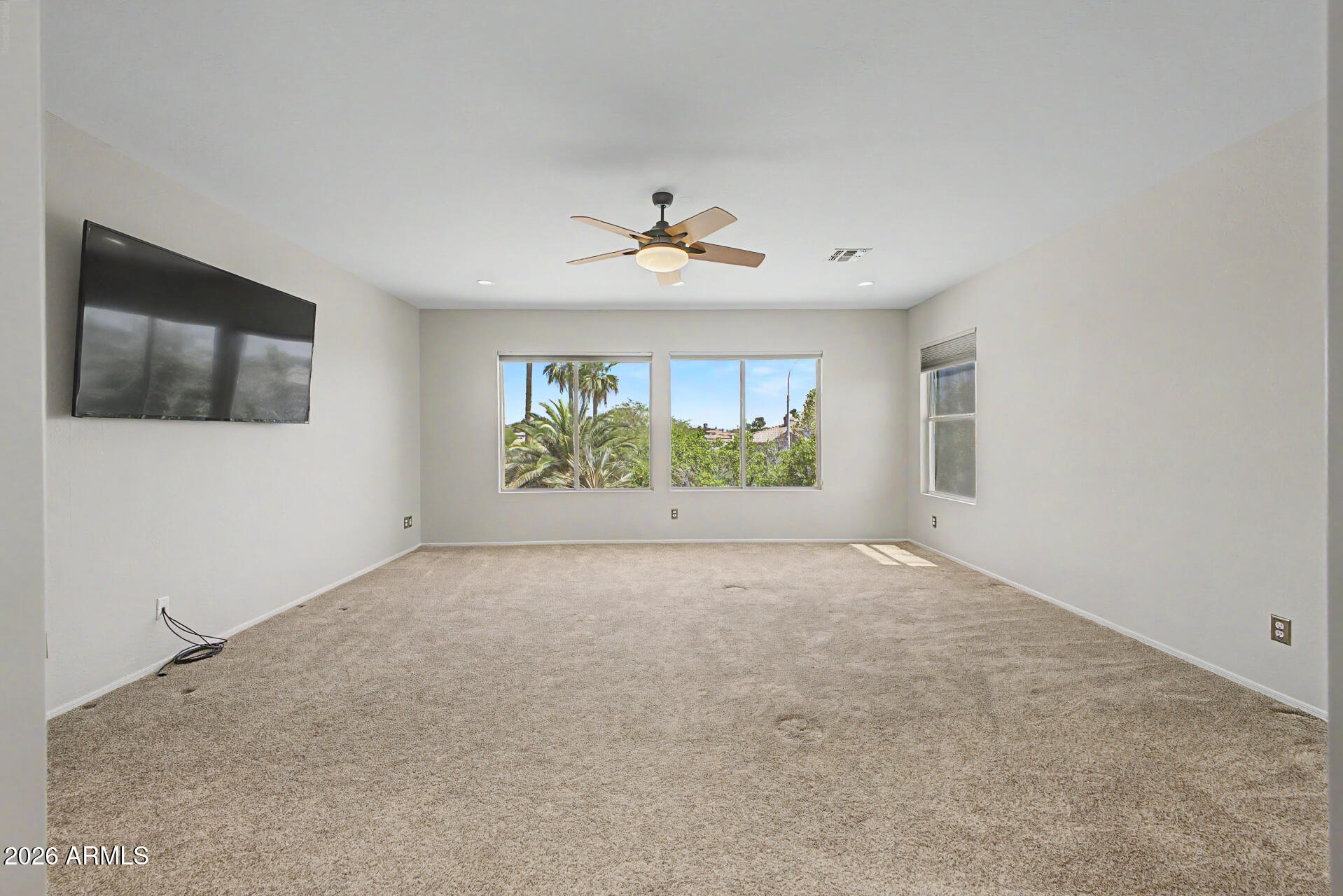 960 W MYRTLE Drive