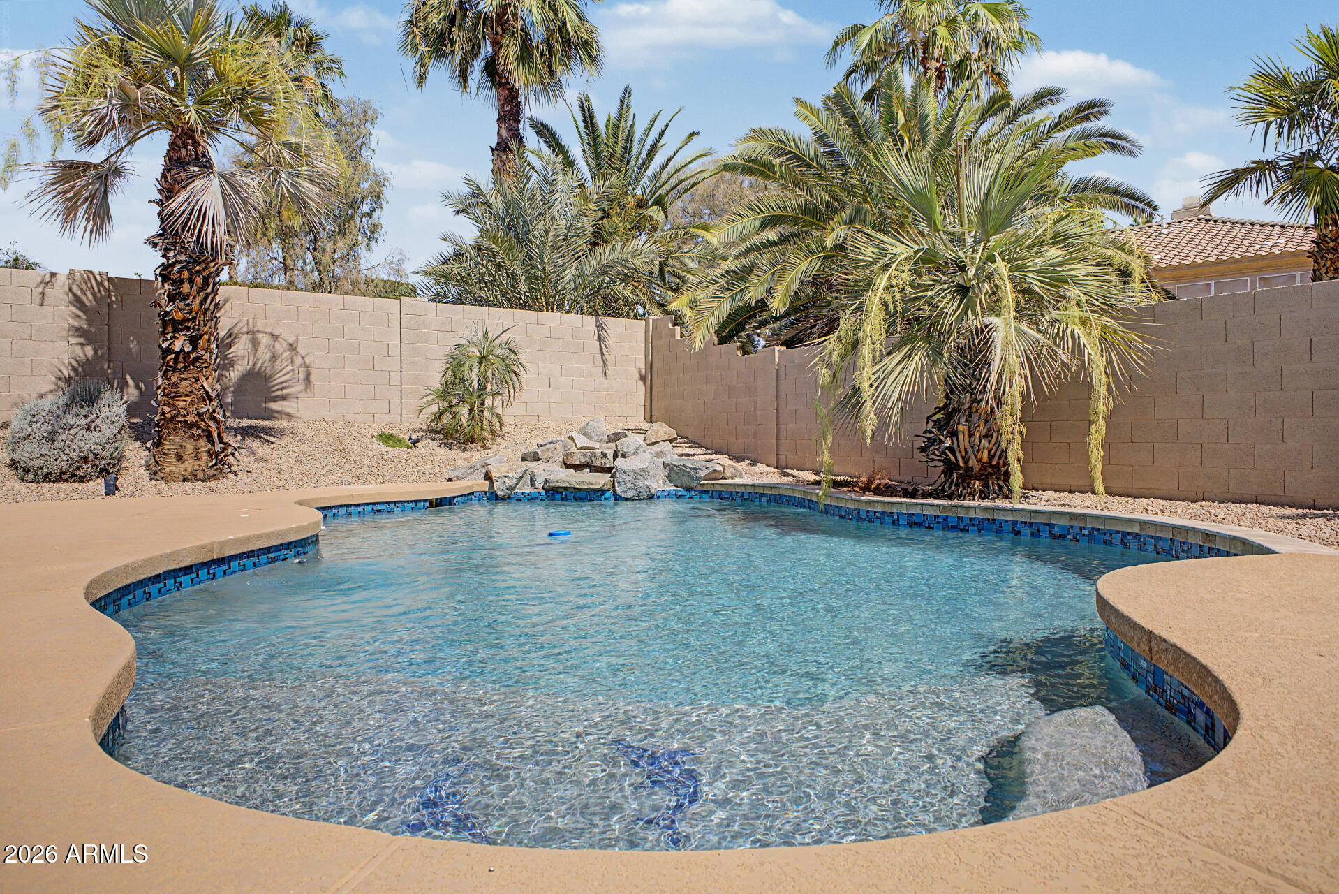960 W MYRTLE Drive