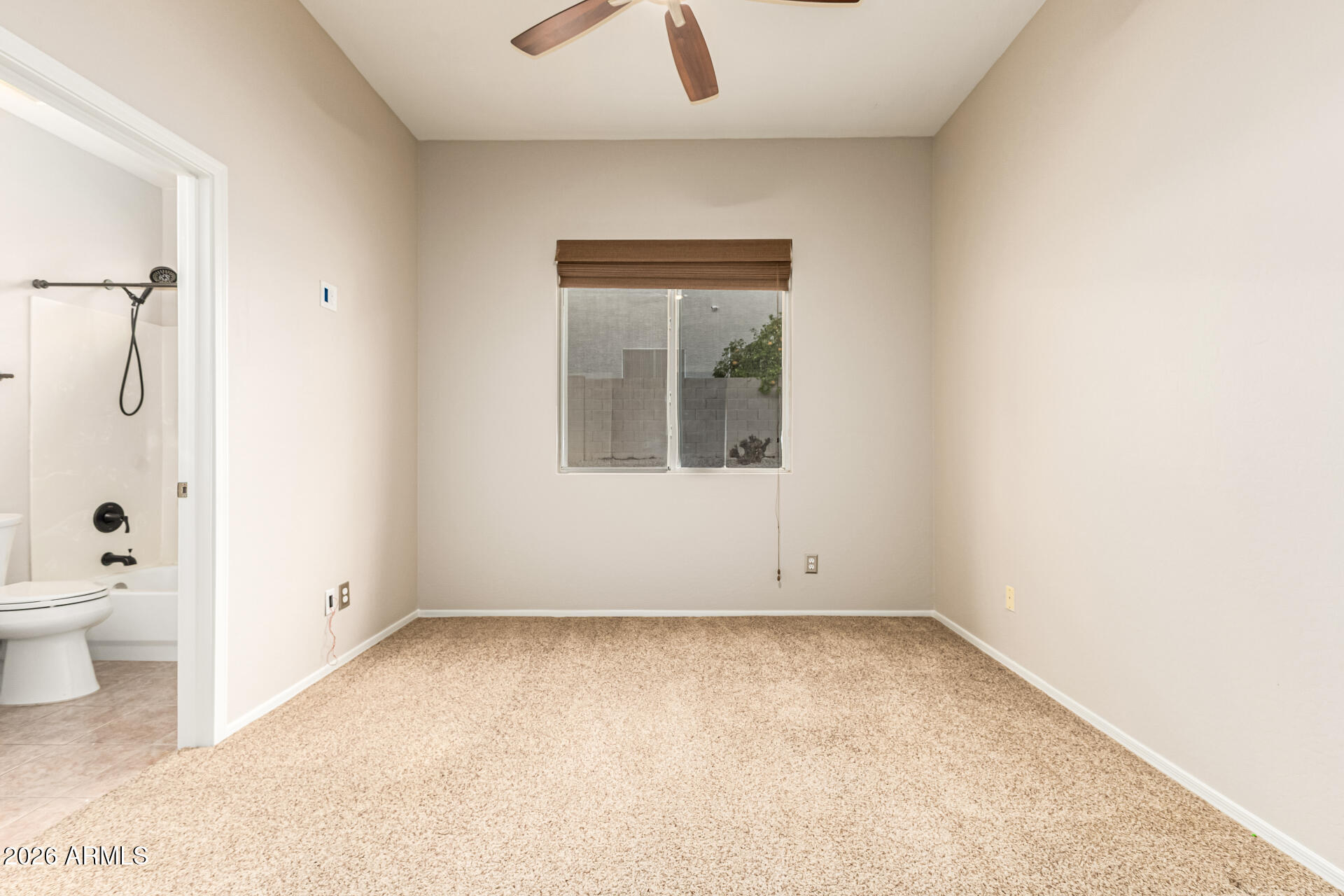 960 W MYRTLE Drive