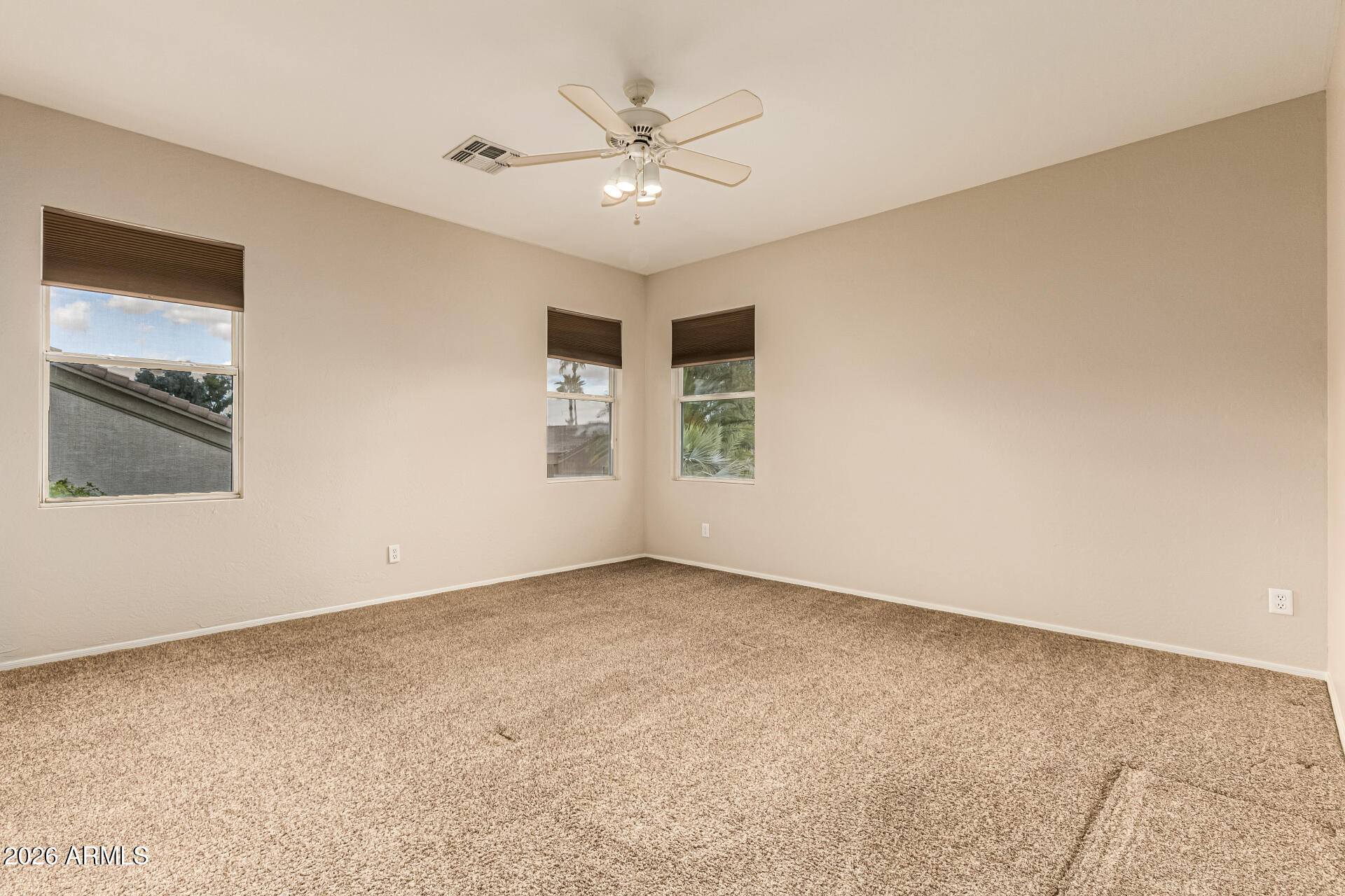 960 W MYRTLE Drive