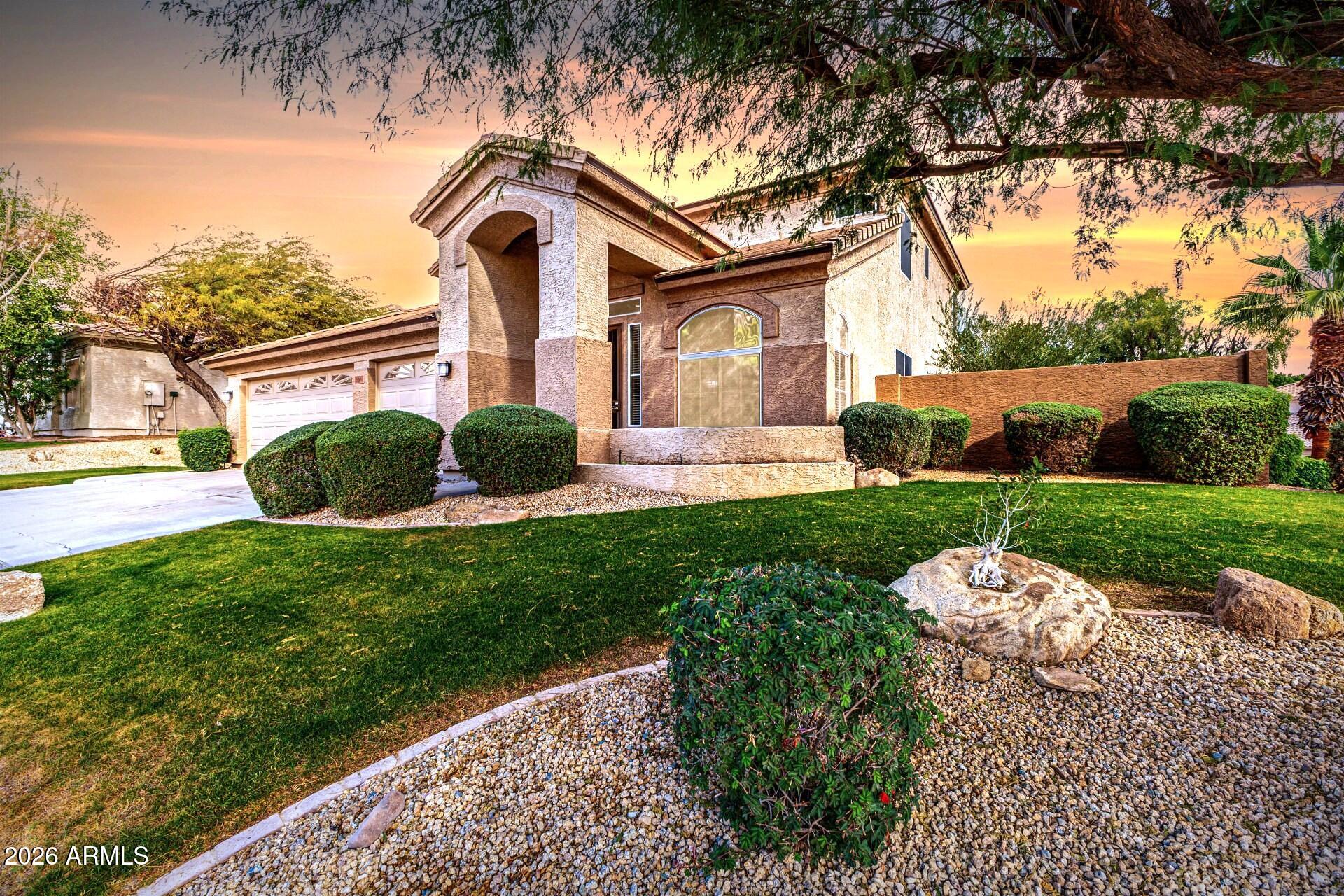 960 W MYRTLE Drive