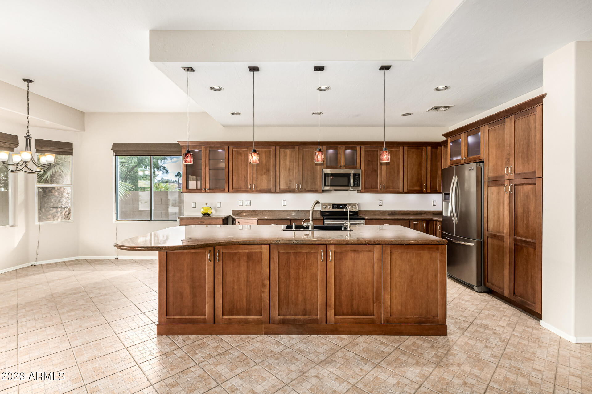 960 W MYRTLE Drive