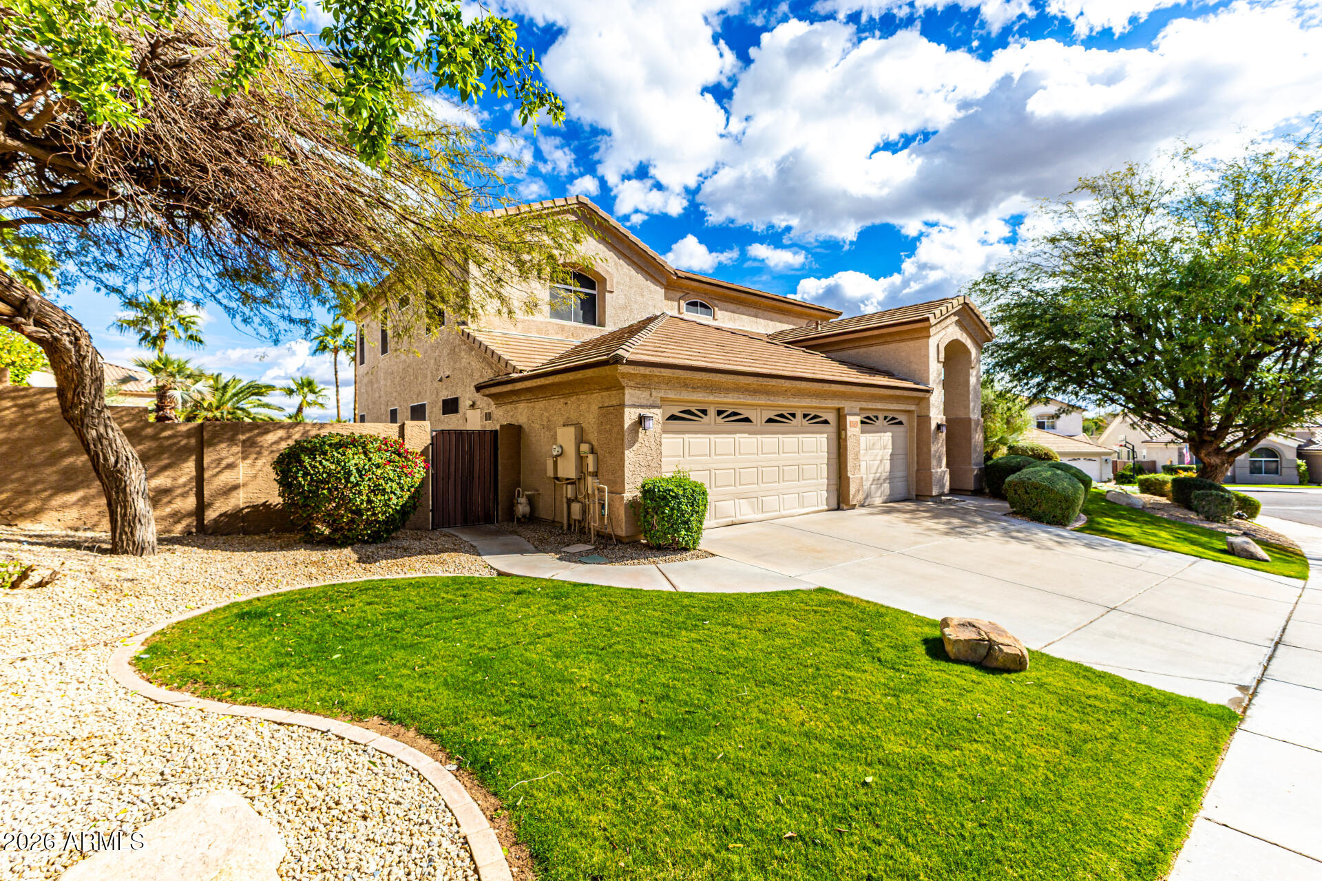 960 W MYRTLE Drive