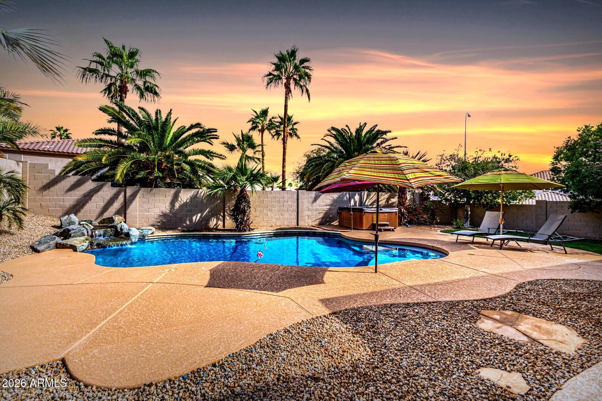 960 W MYRTLE Drive