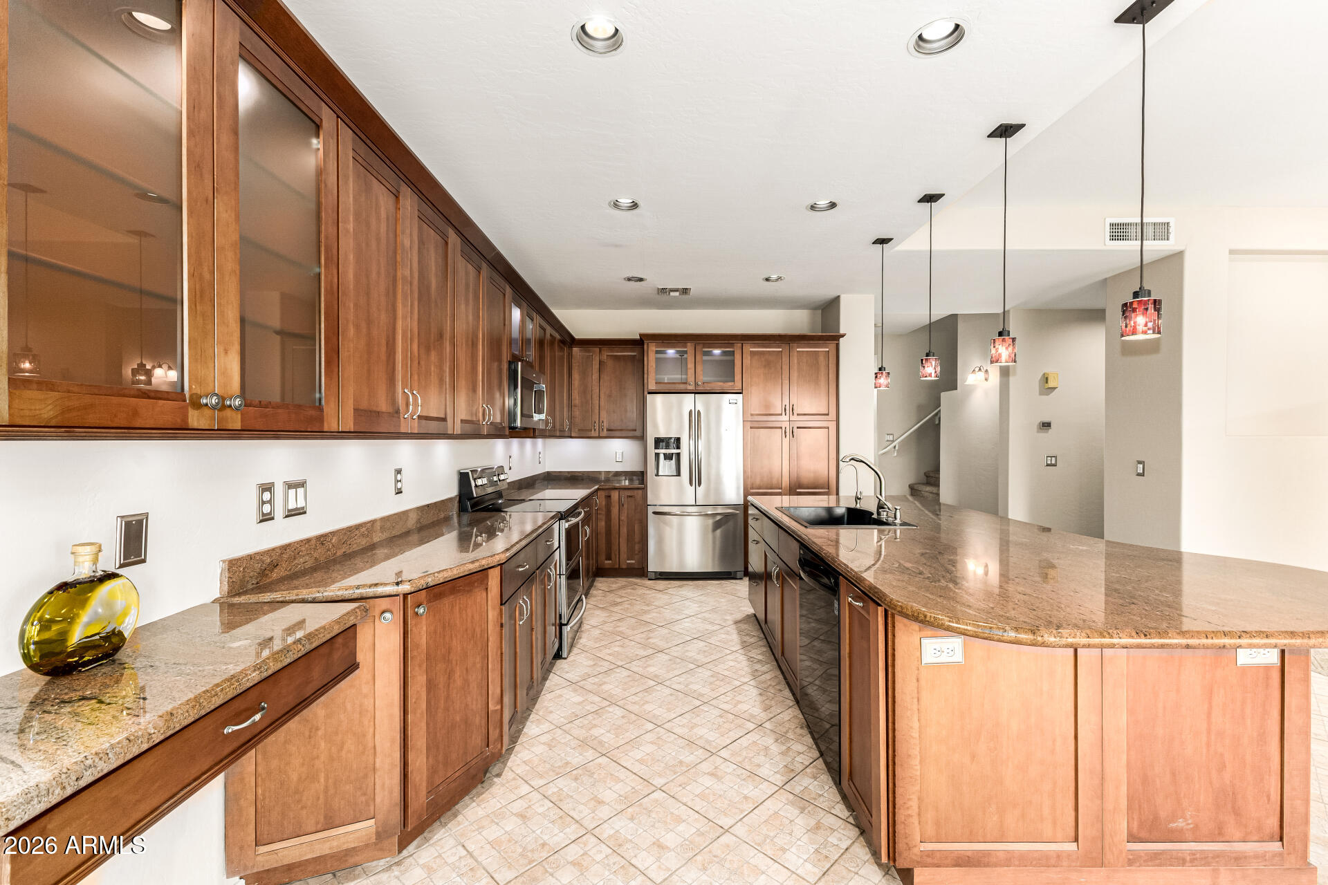 960 W MYRTLE Drive