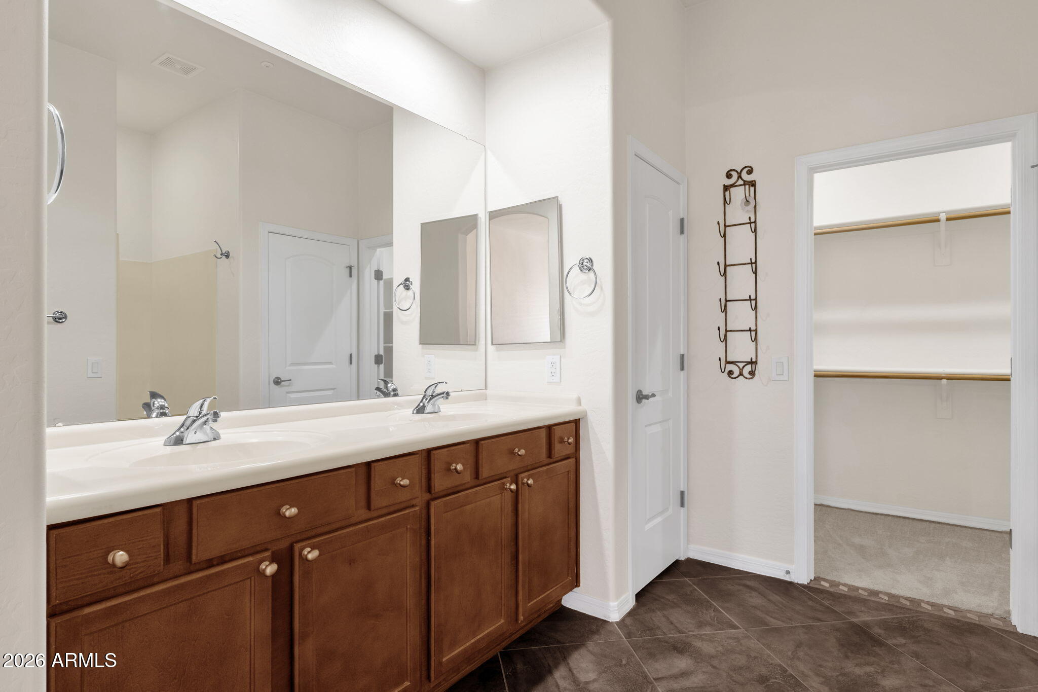 6067 E Knolls Way Way S