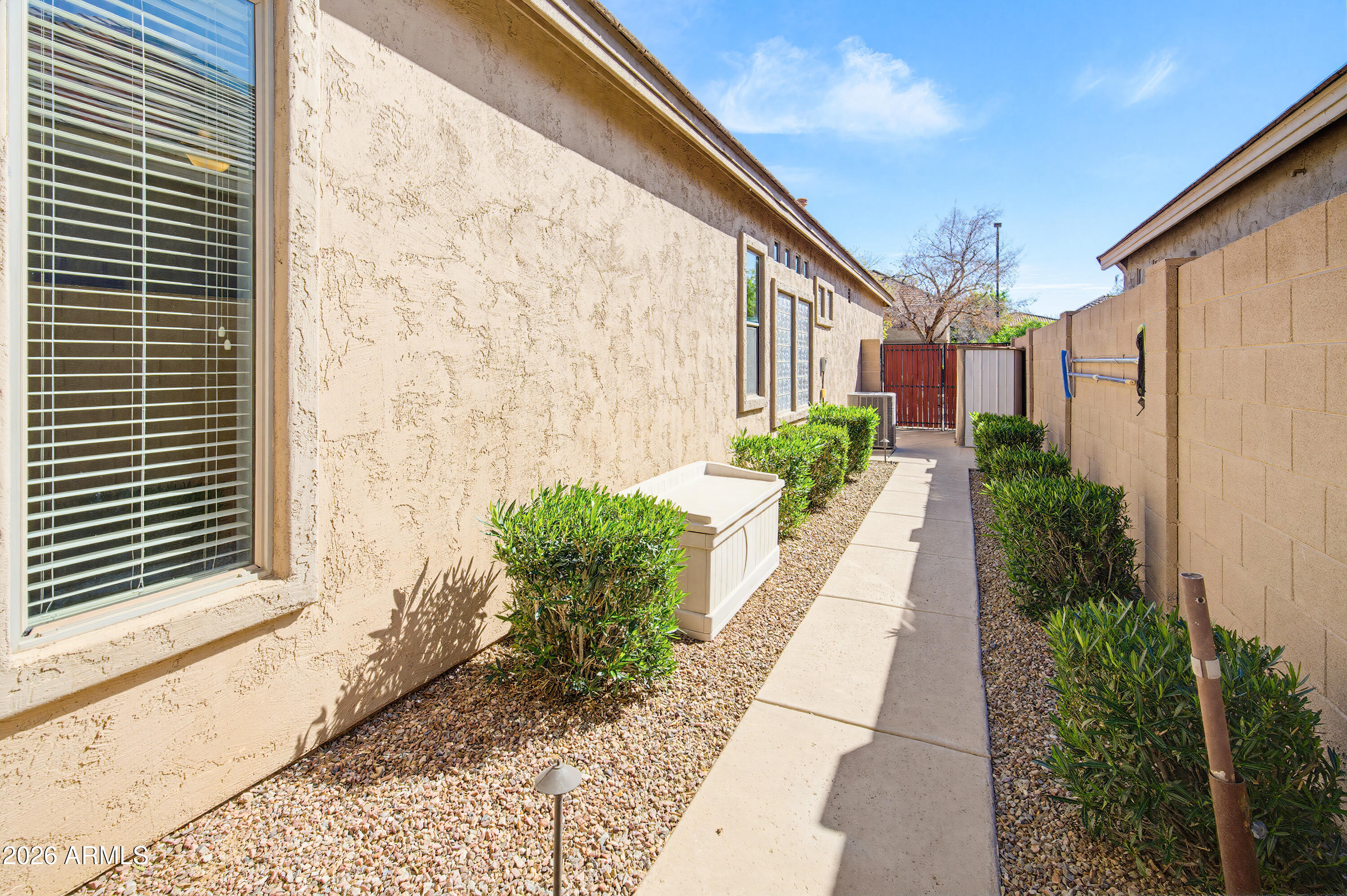 2406 E GLACIER Place