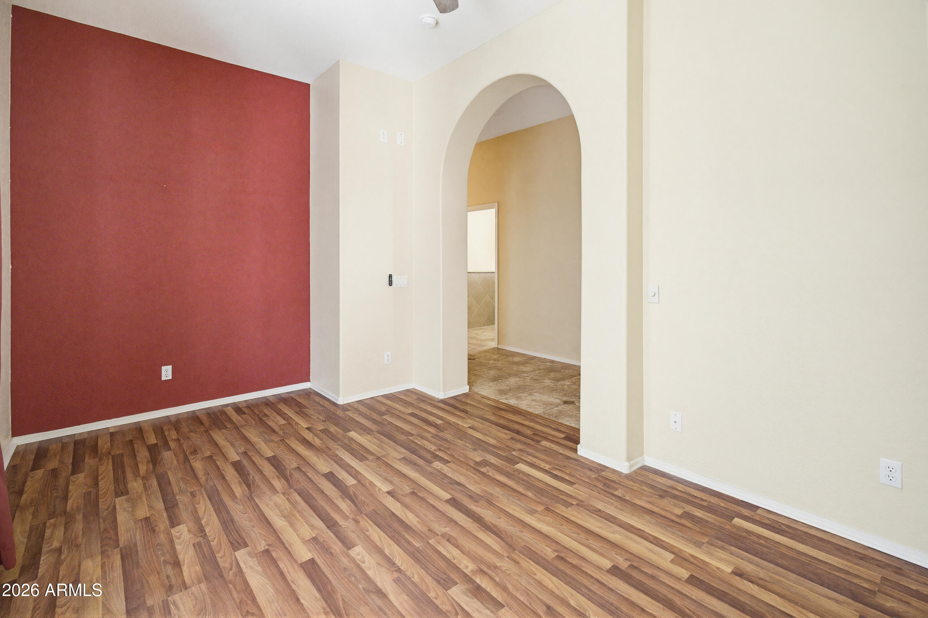 2406 E GLACIER Place