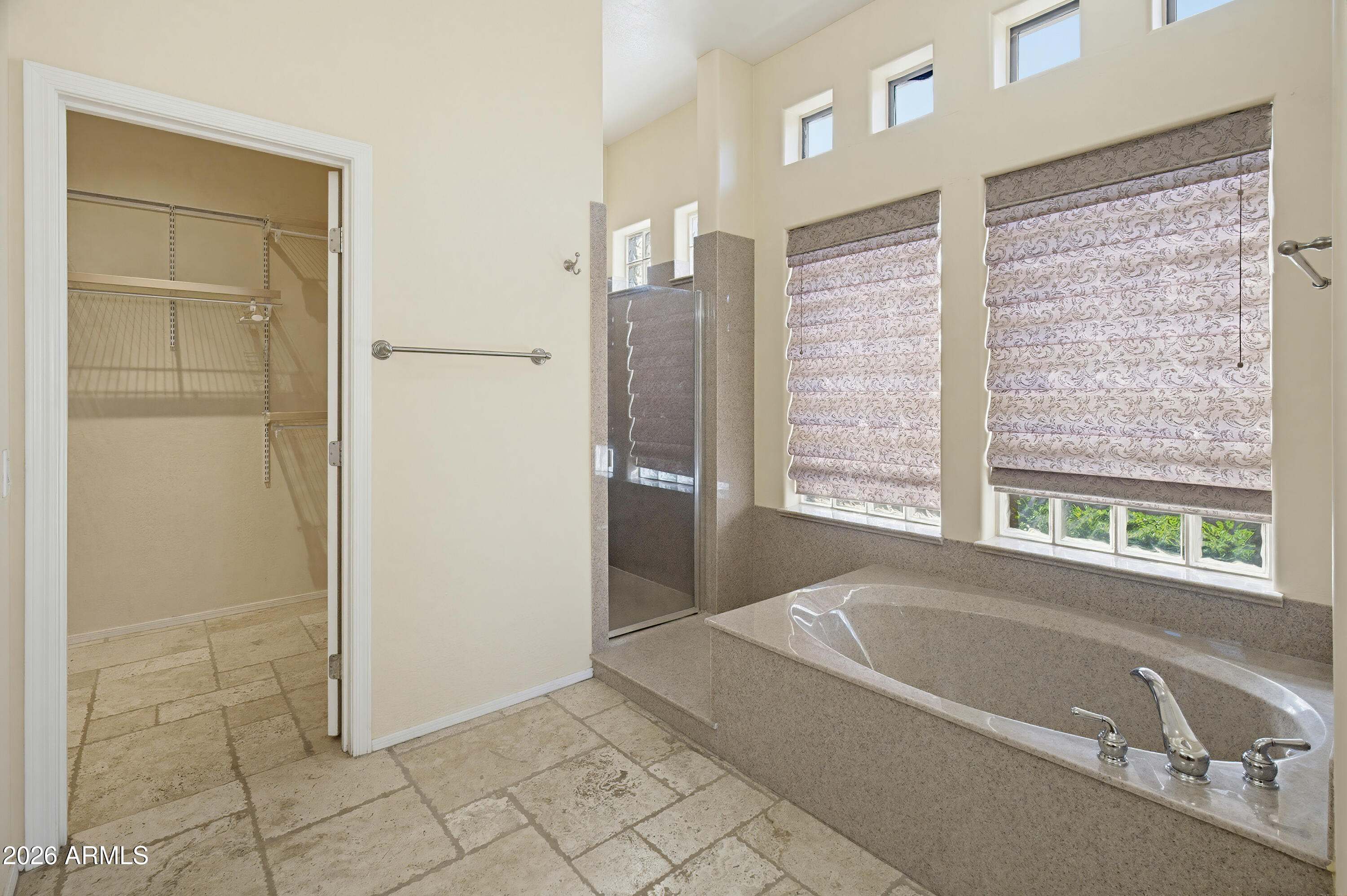 2406 E GLACIER Place