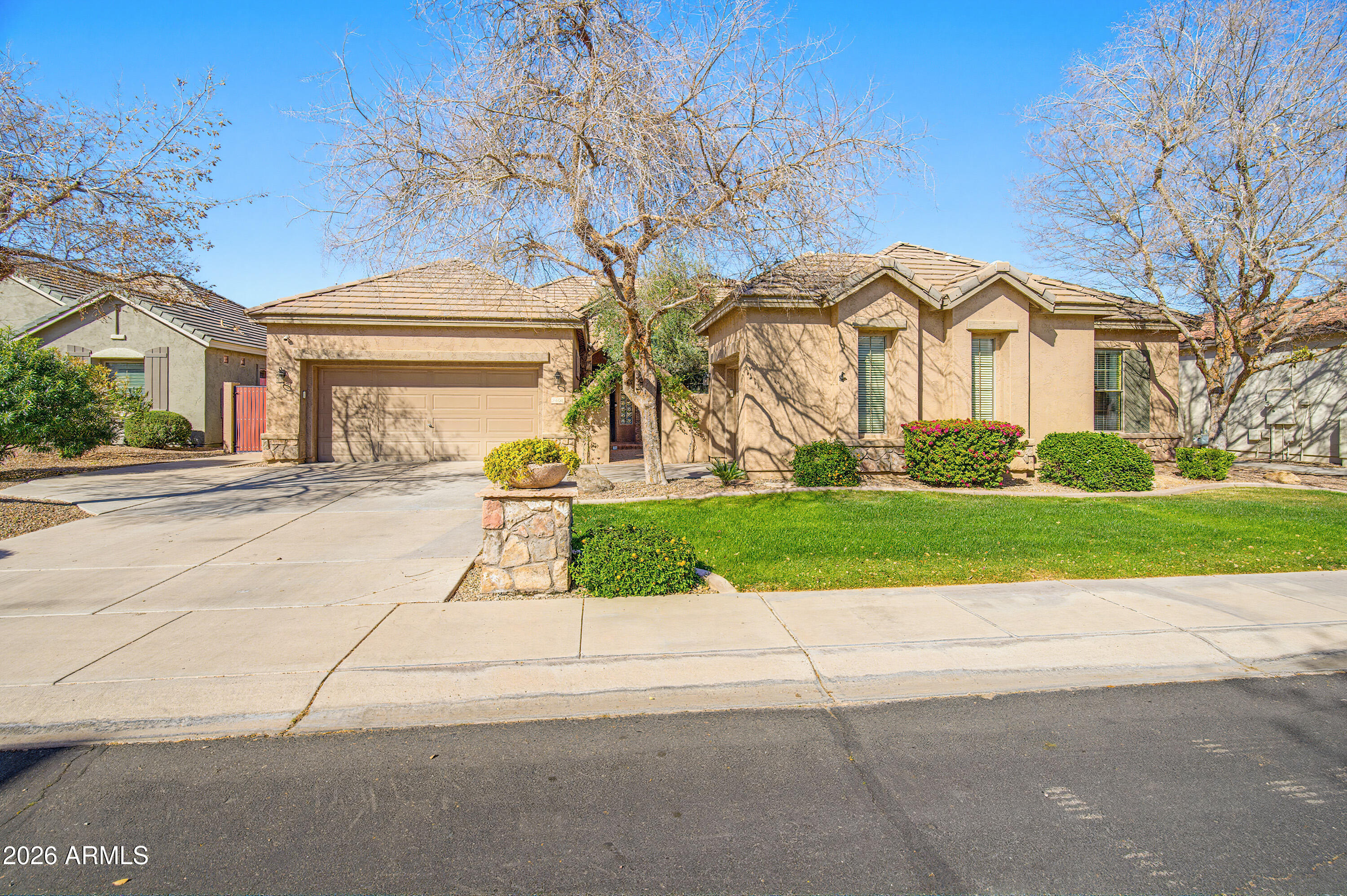 2406 E GLACIER Place