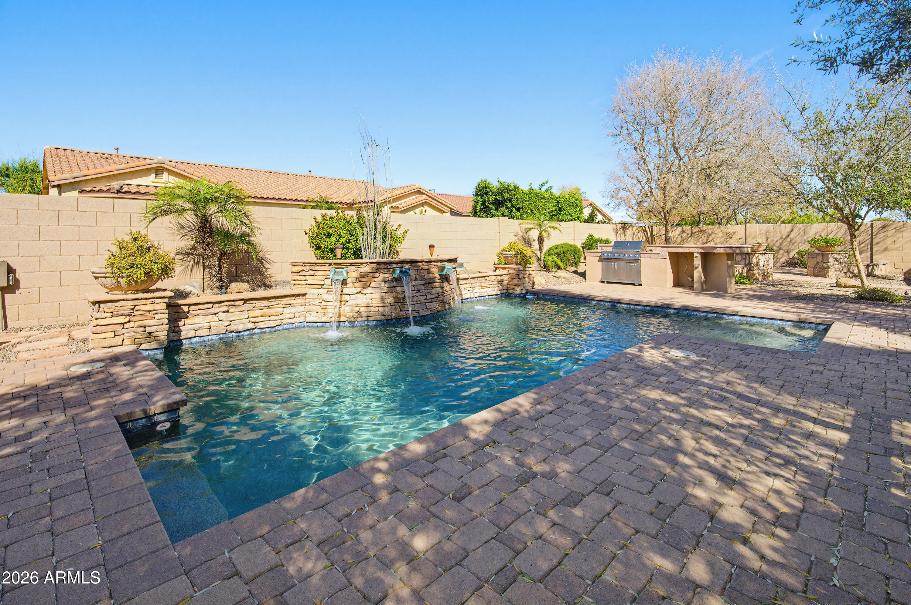 2406 E GLACIER Place