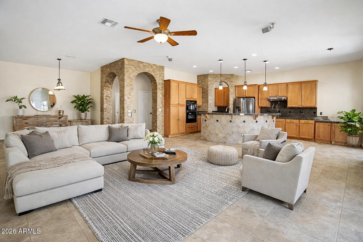 2406 E GLACIER Place