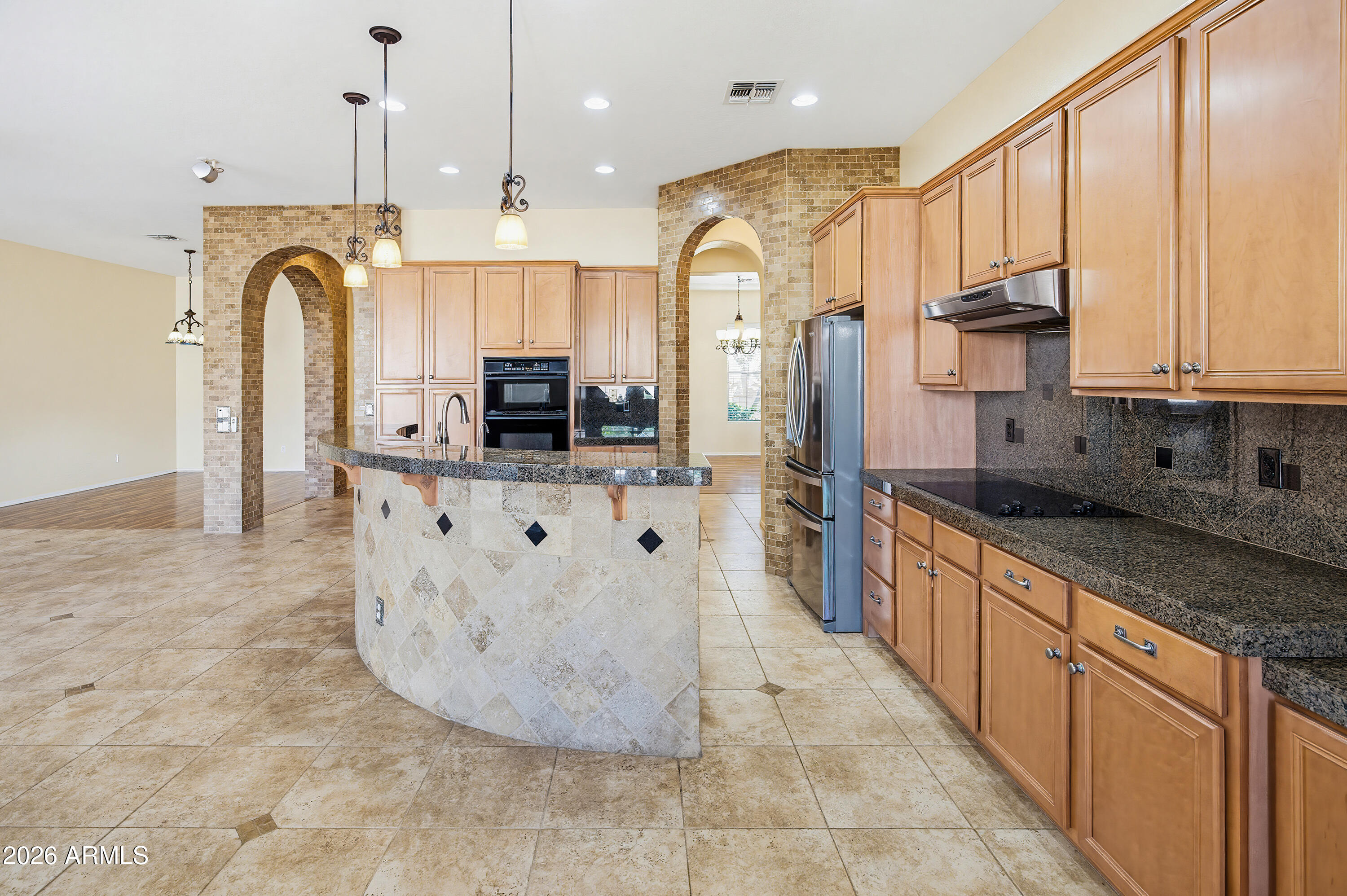 2406 E GLACIER Place