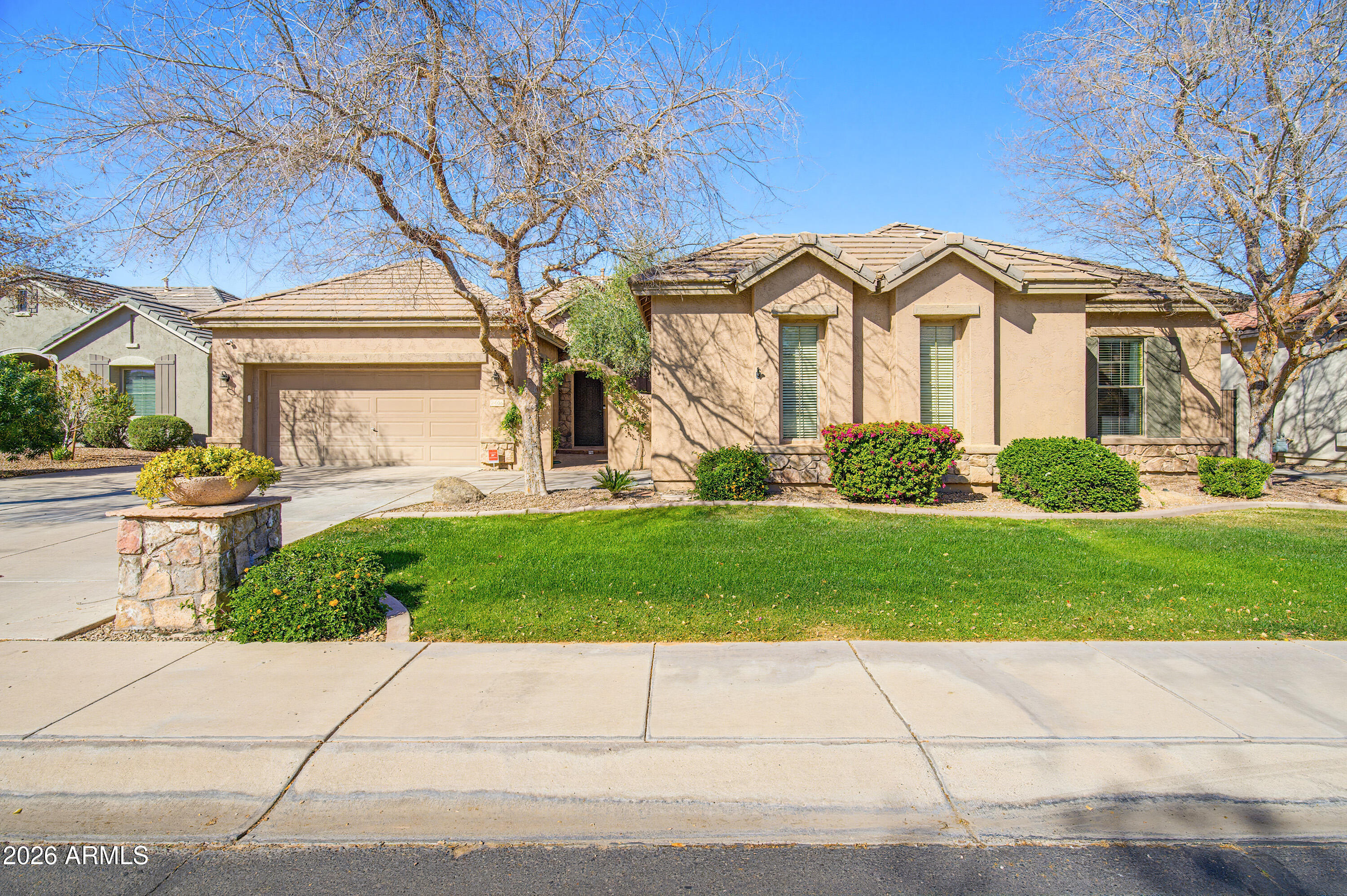 2406 E GLACIER Place