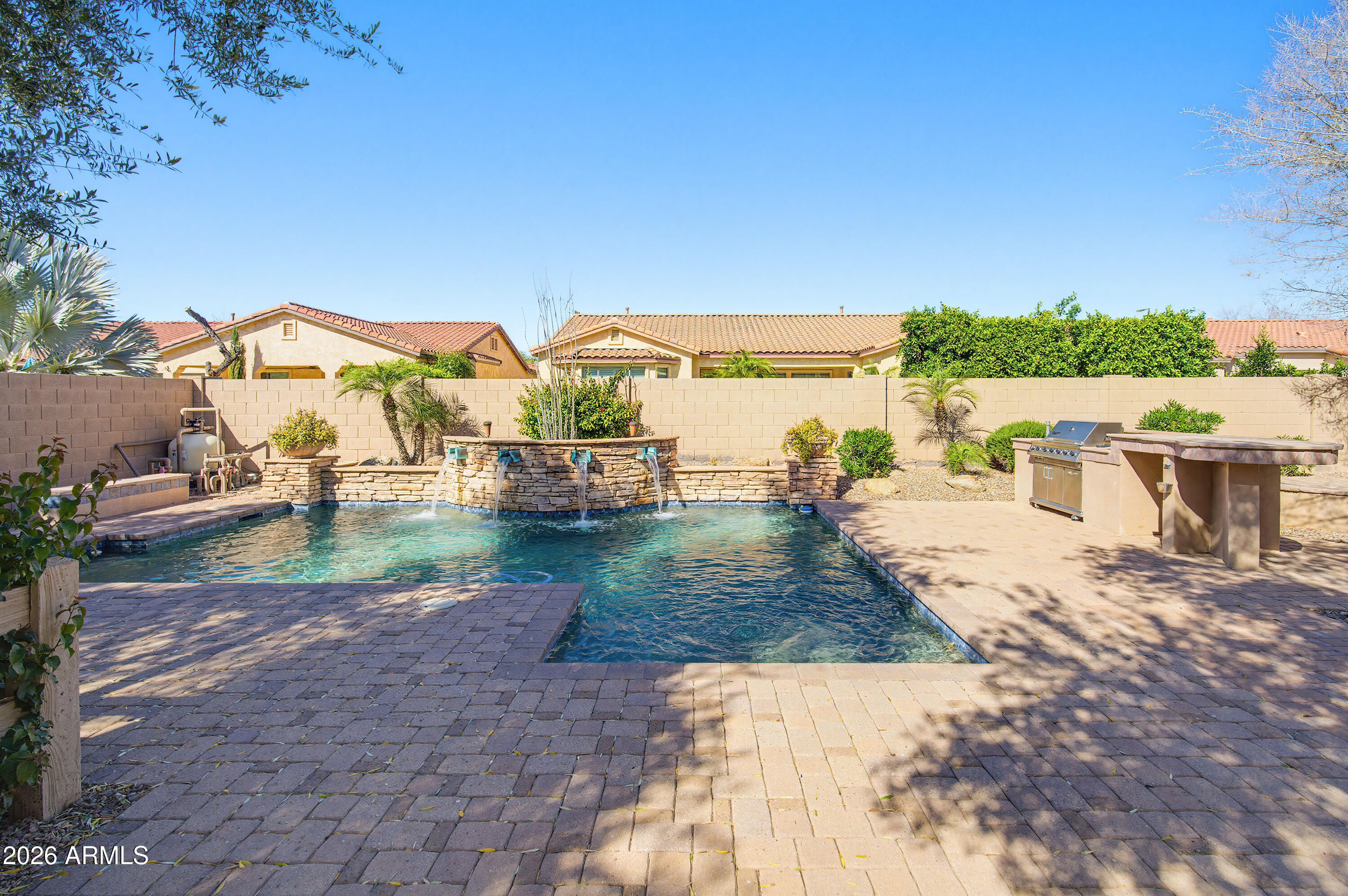2406 E GLACIER Place