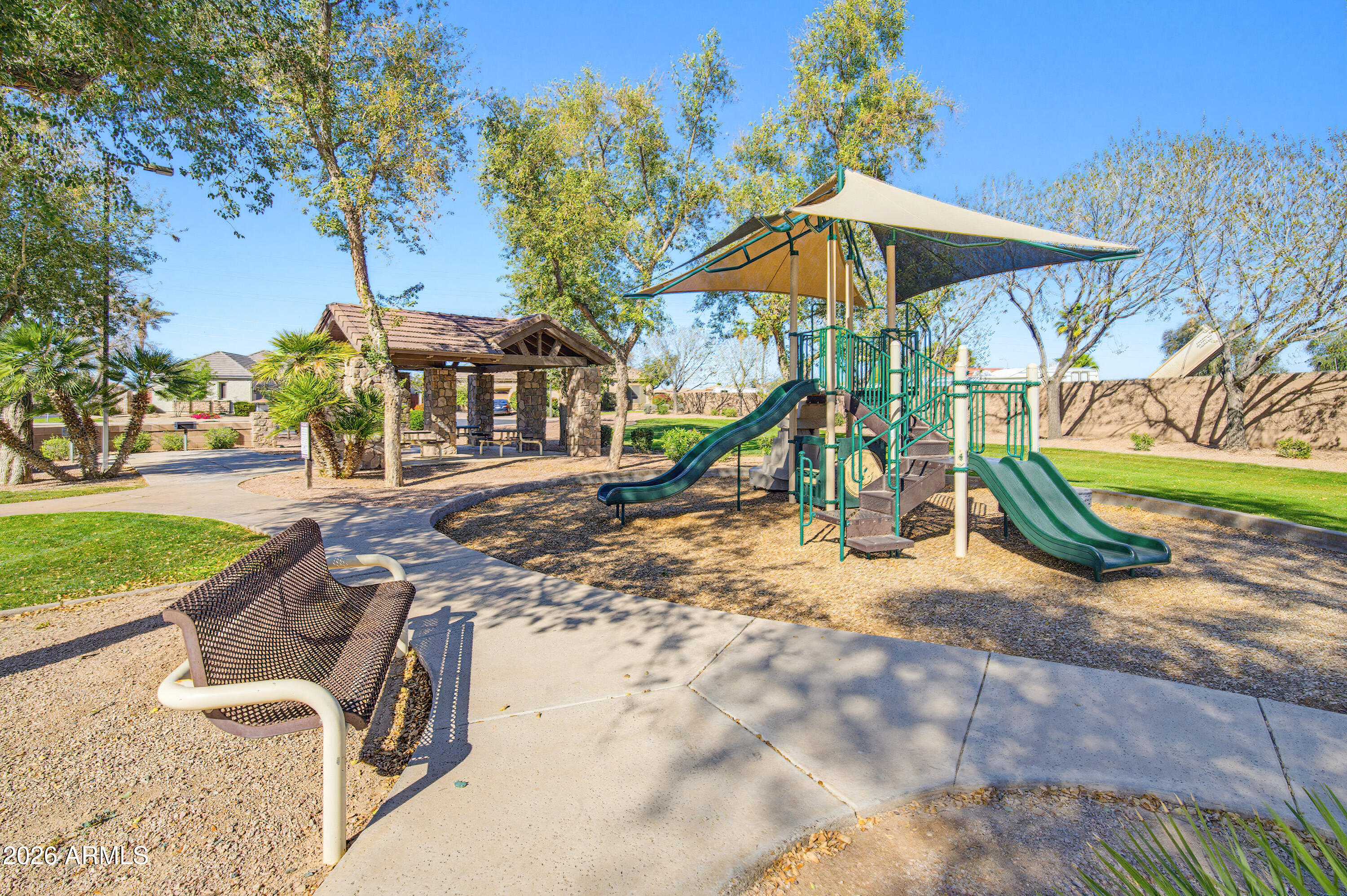 2406 E GLACIER Place