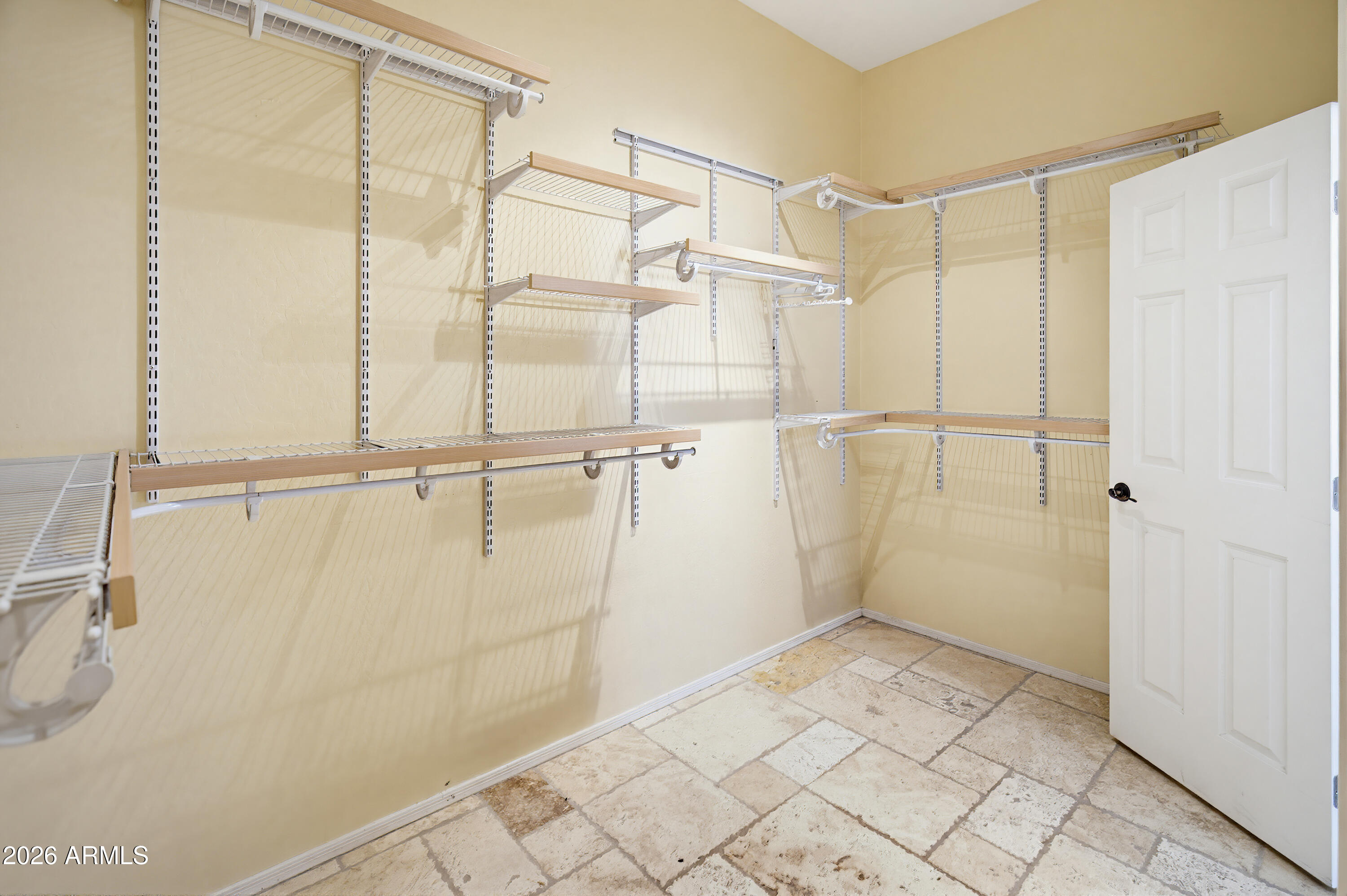 2406 E GLACIER Place