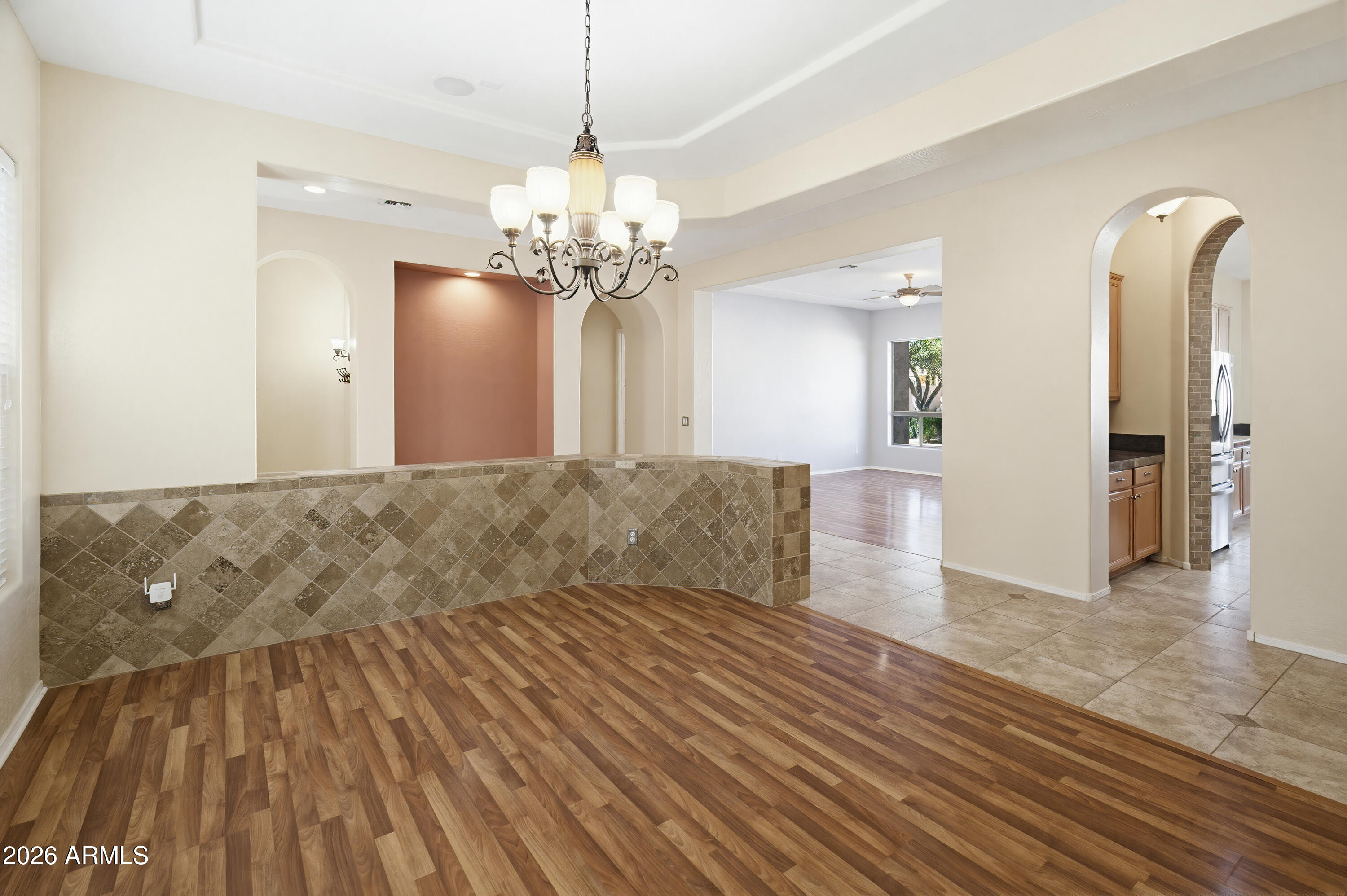 2406 E GLACIER Place