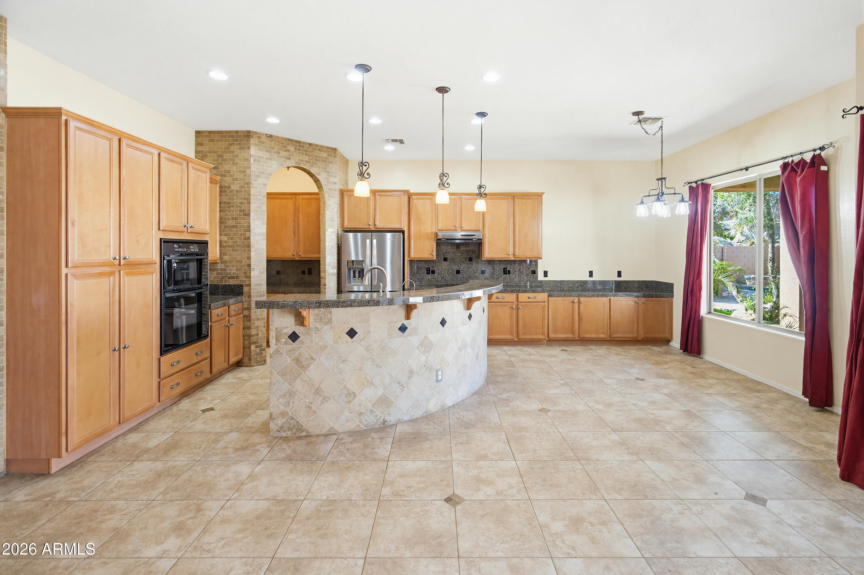 2406 E GLACIER Place