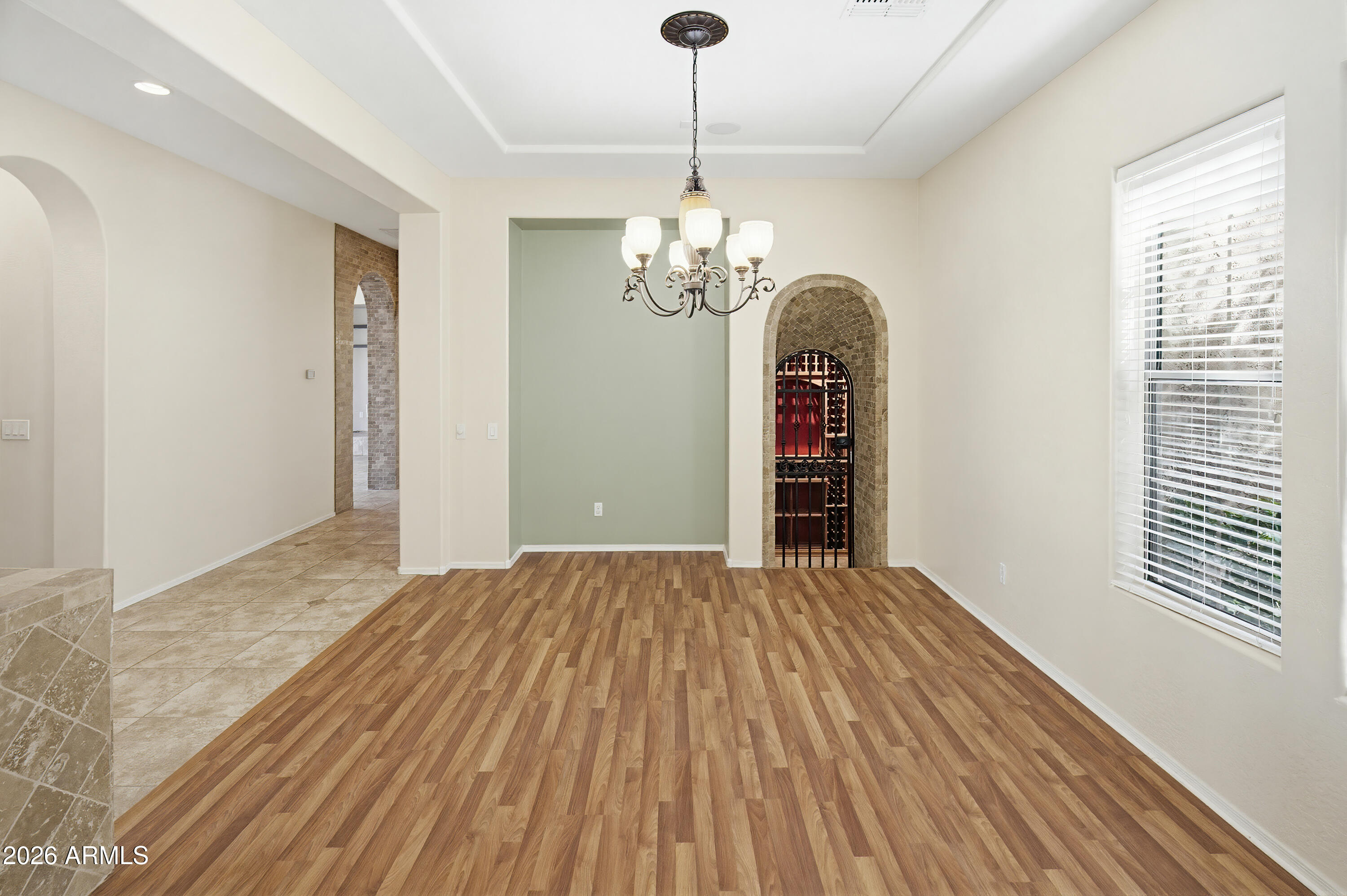 2406 E GLACIER Place