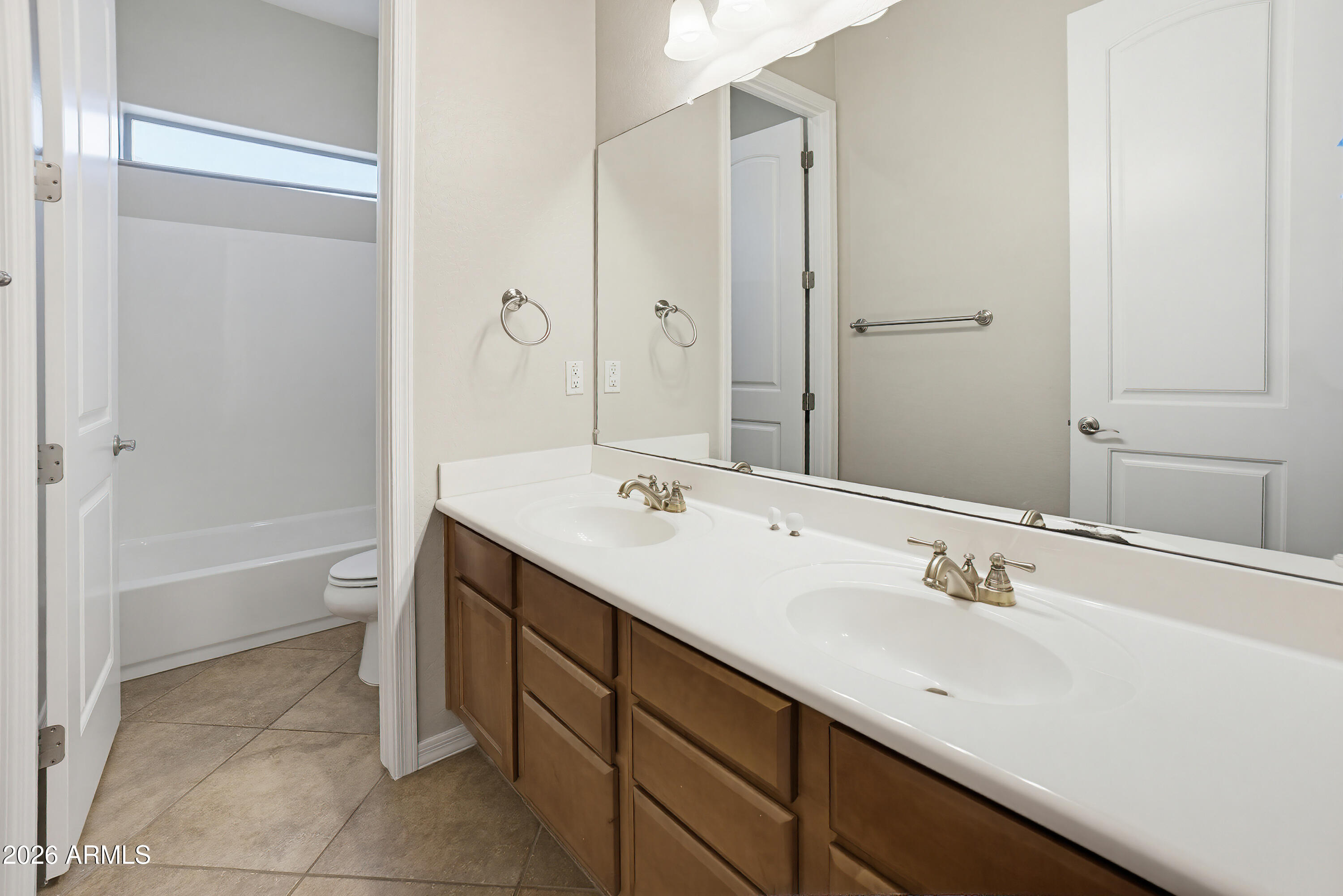 1735 W ALOE VERA Drive