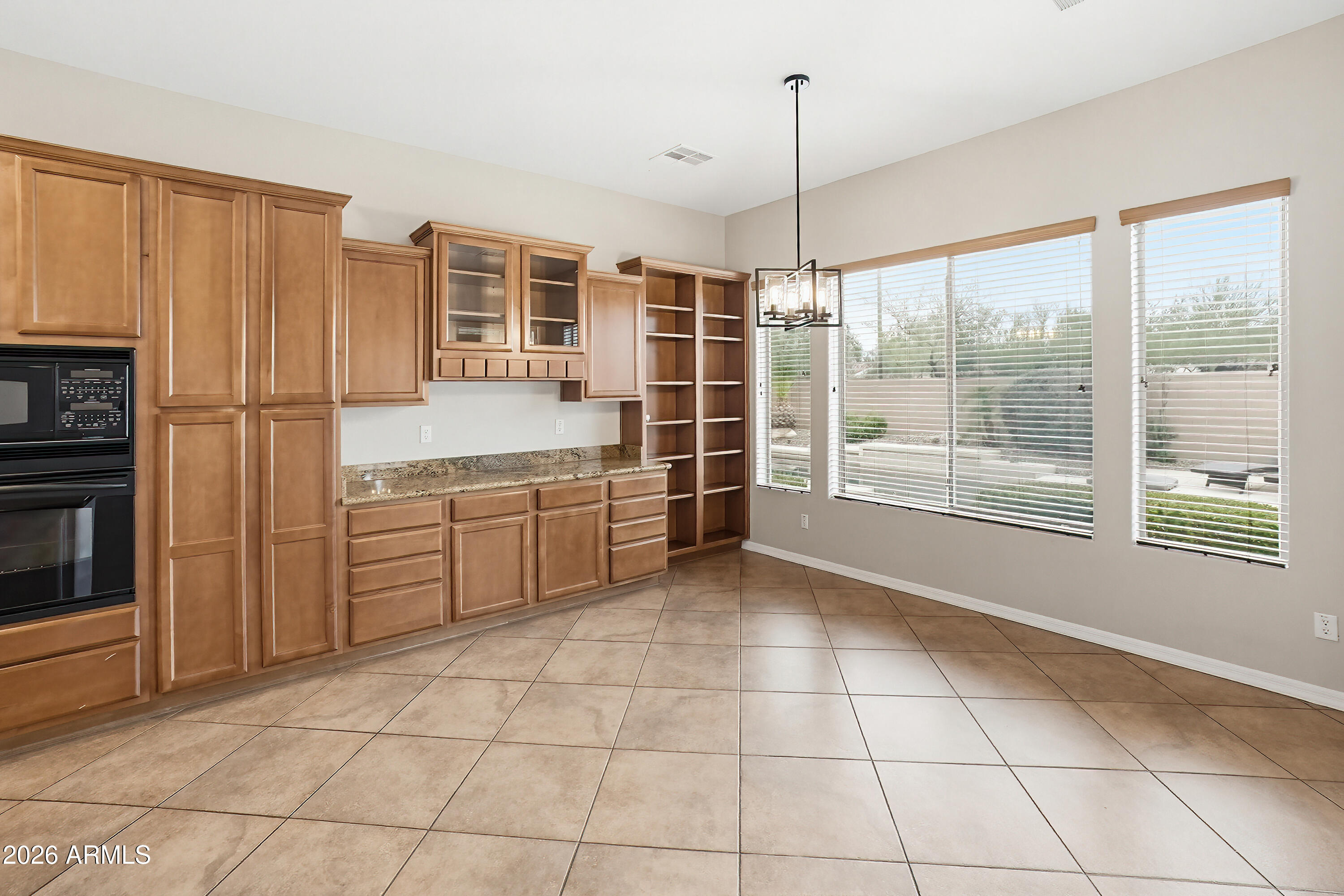 1735 W ALOE VERA Drive