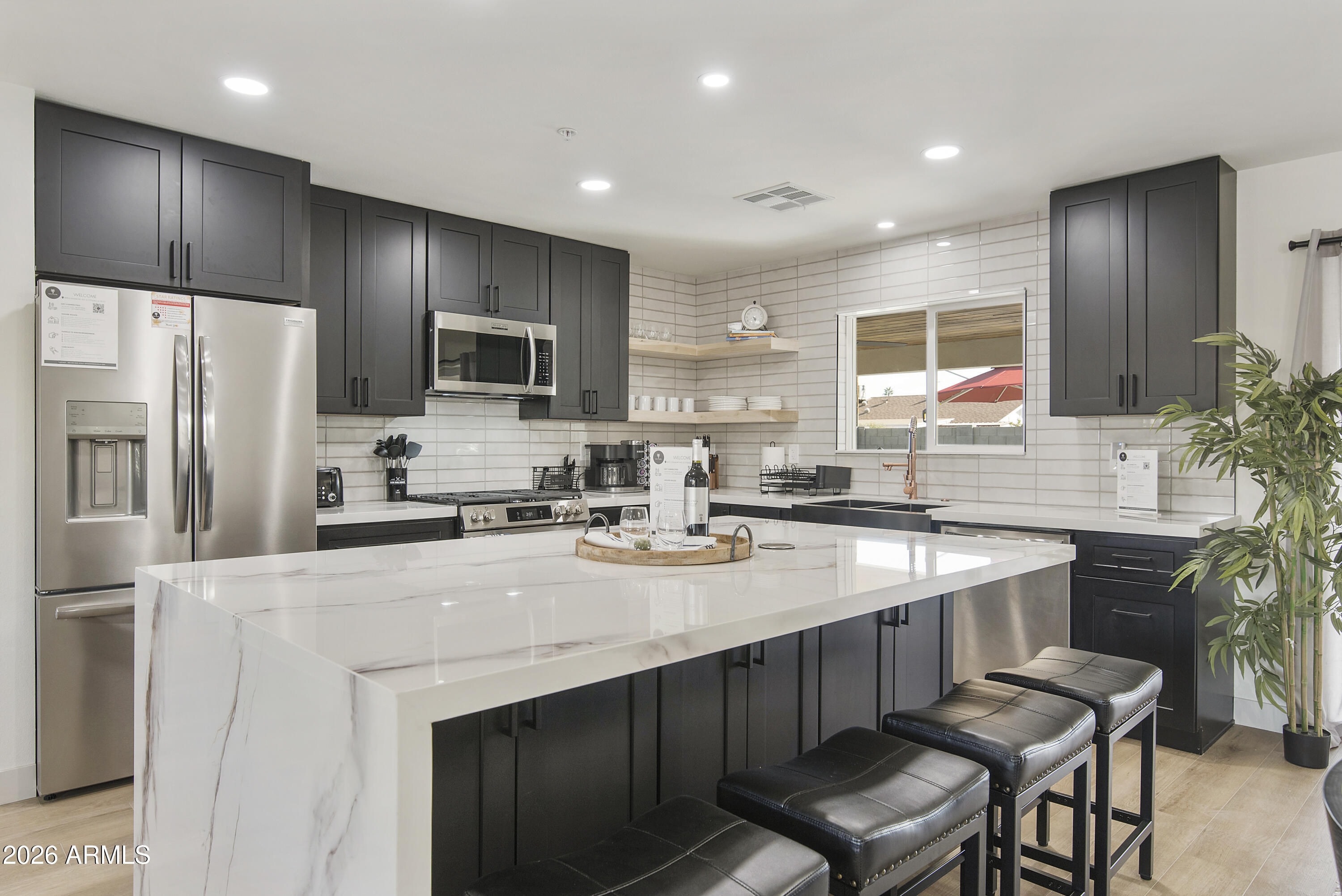 8419 E EDGEMONT Avenue