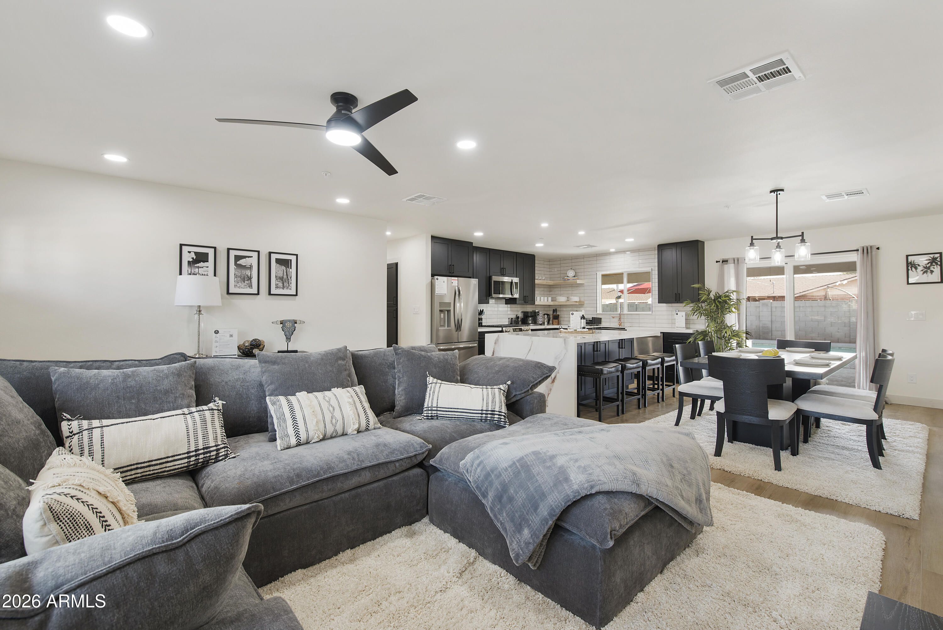 8419 E EDGEMONT Avenue