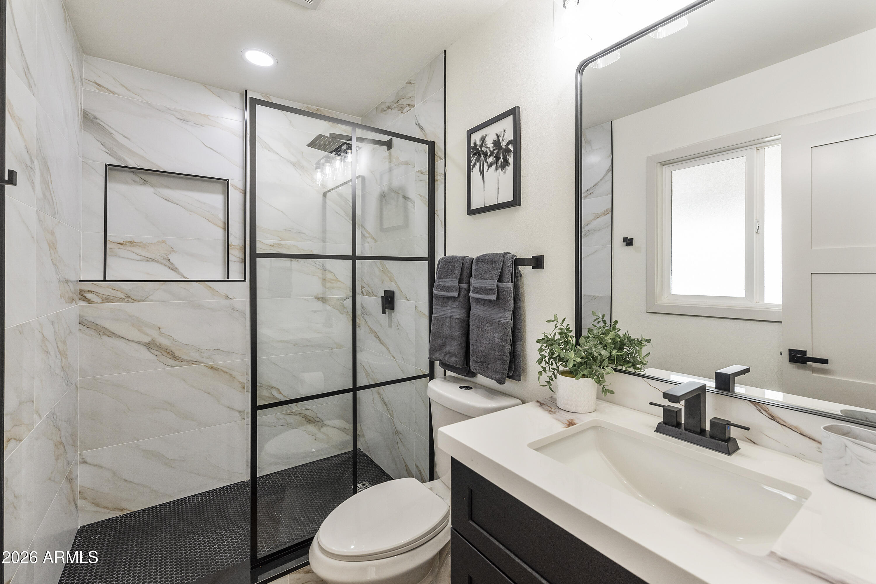 8419 E EDGEMONT Avenue