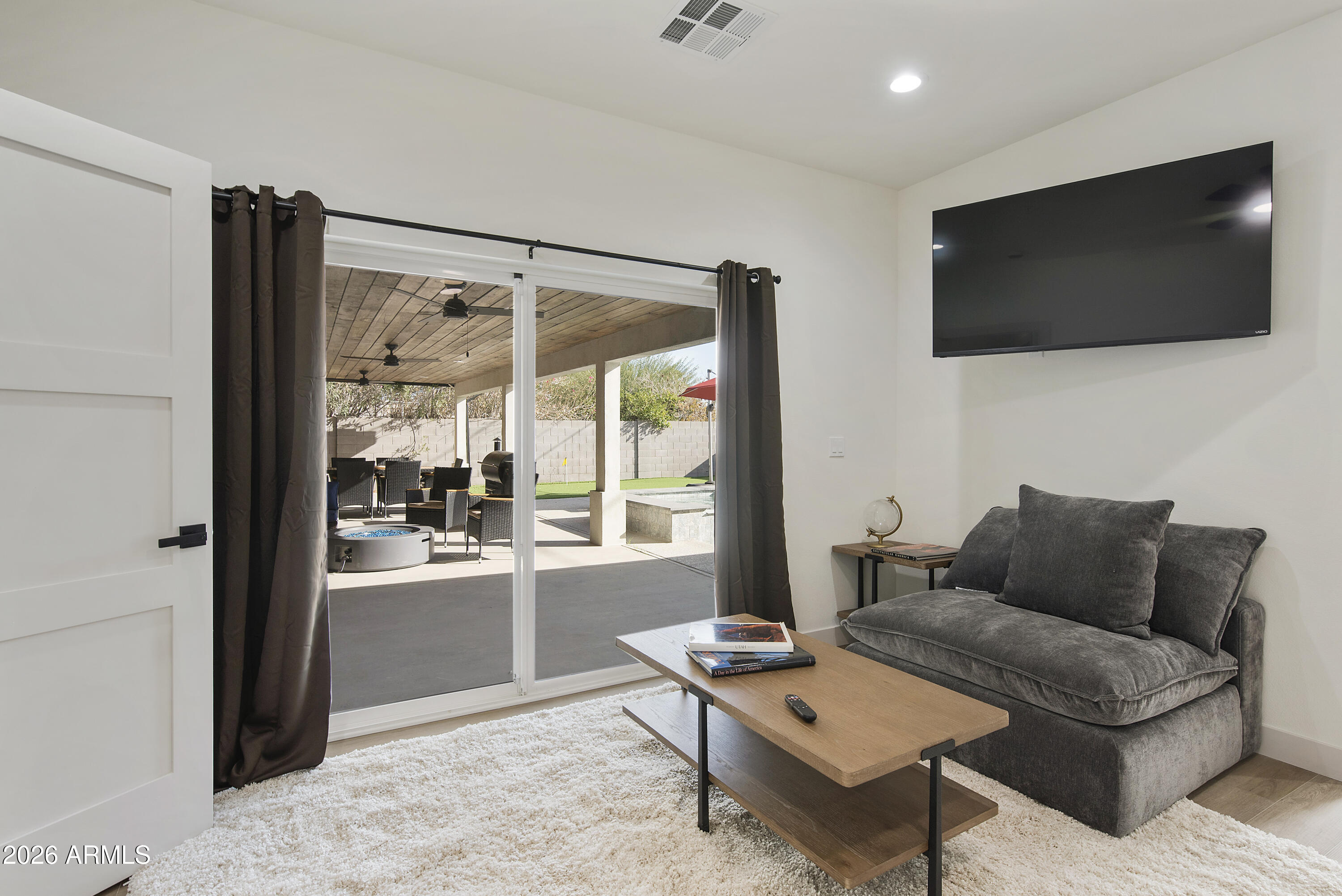 8419 E EDGEMONT Avenue