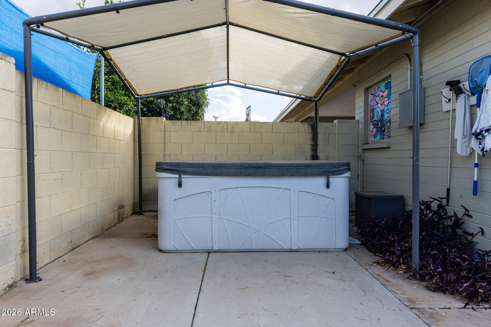 8322 E WILSHIRE Drive