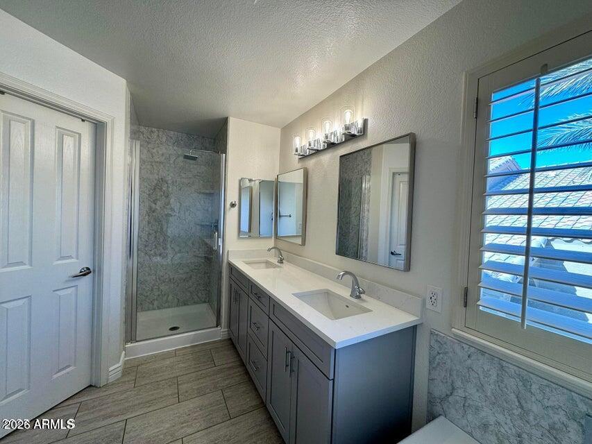 1405 E GOLDENROD Street