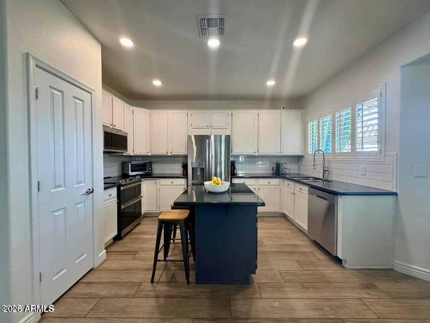 1405 E GOLDENROD Street