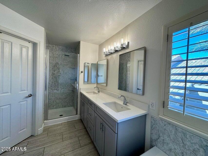 1405 E GOLDENROD Street