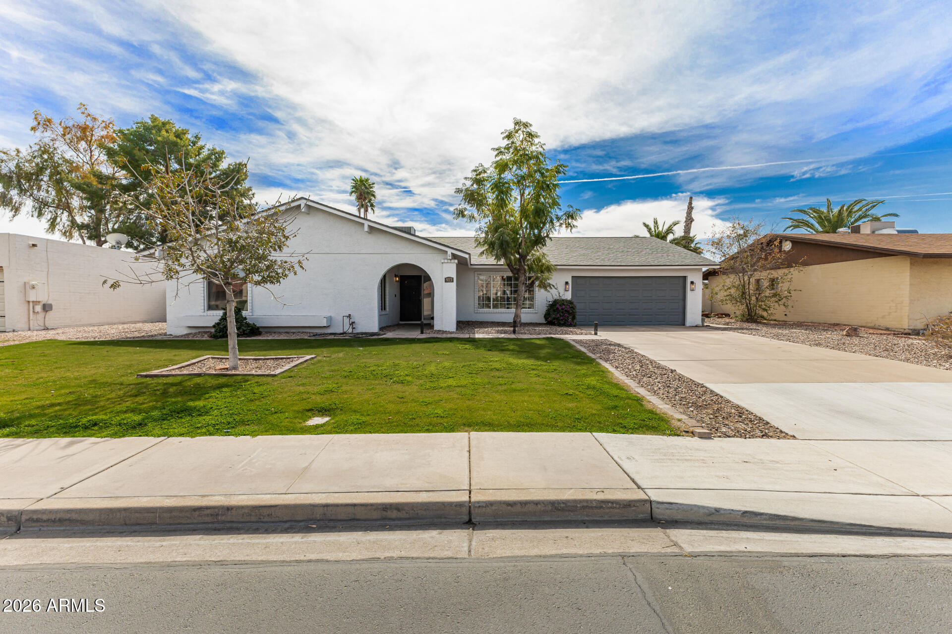 913 W SUMMIT Place