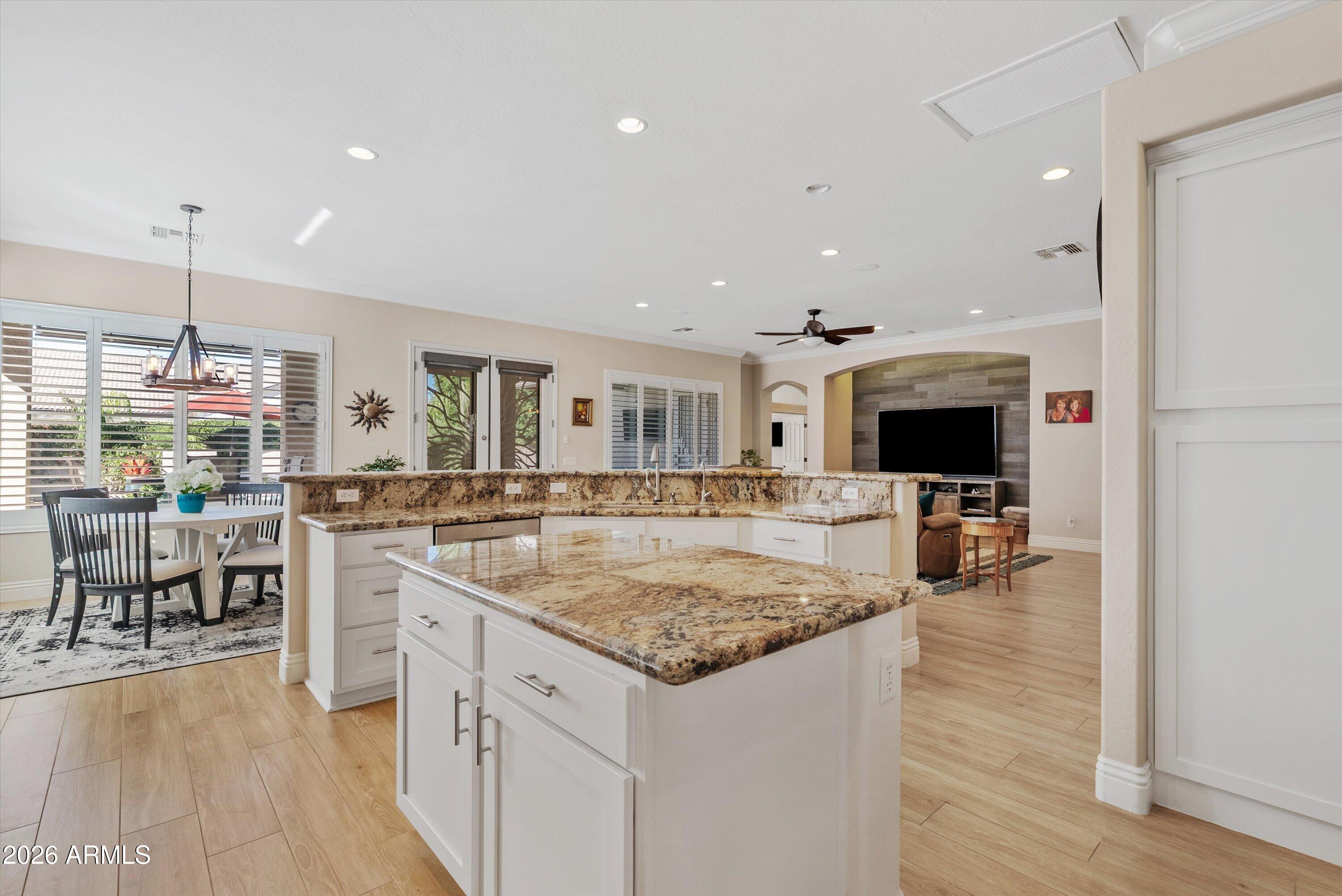 6926 S ST RUBEN Avenue