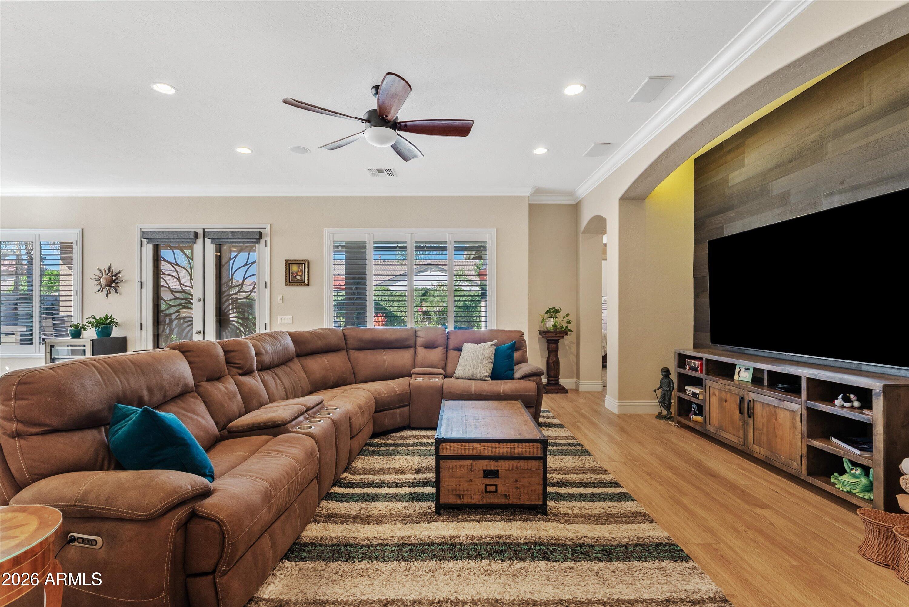 6926 S ST RUBEN Avenue