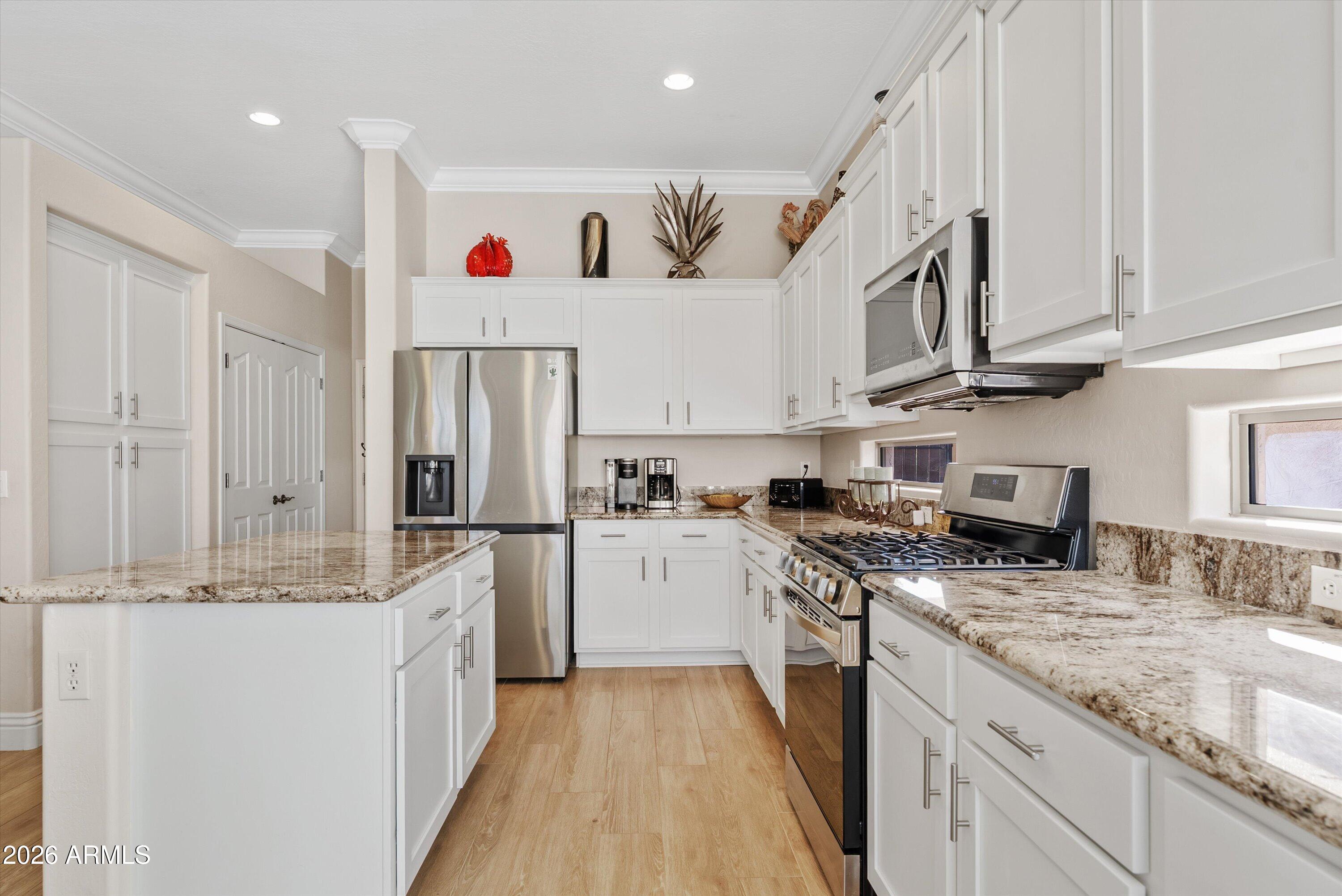 6926 S ST RUBEN Avenue