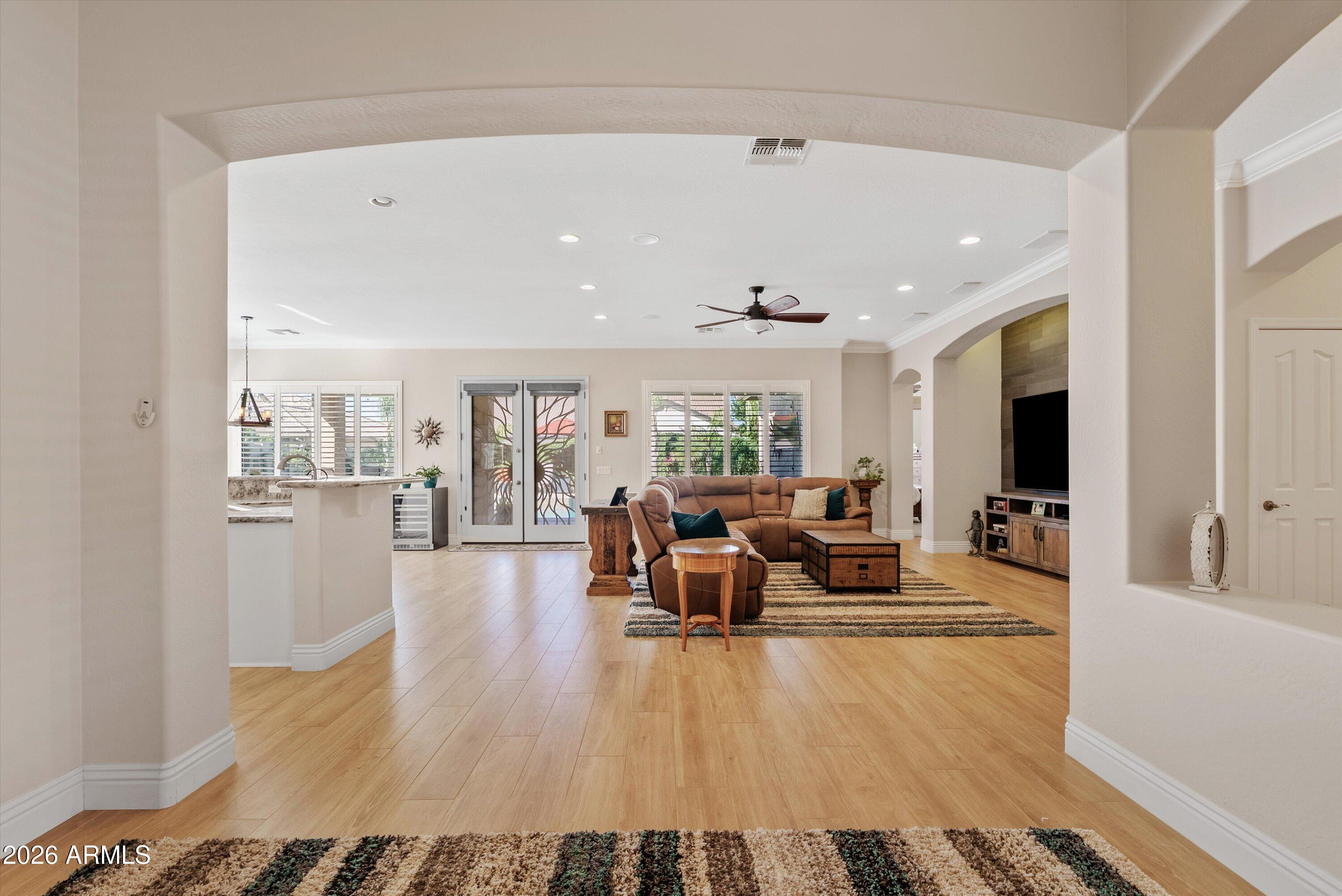 6926 S ST RUBEN Avenue