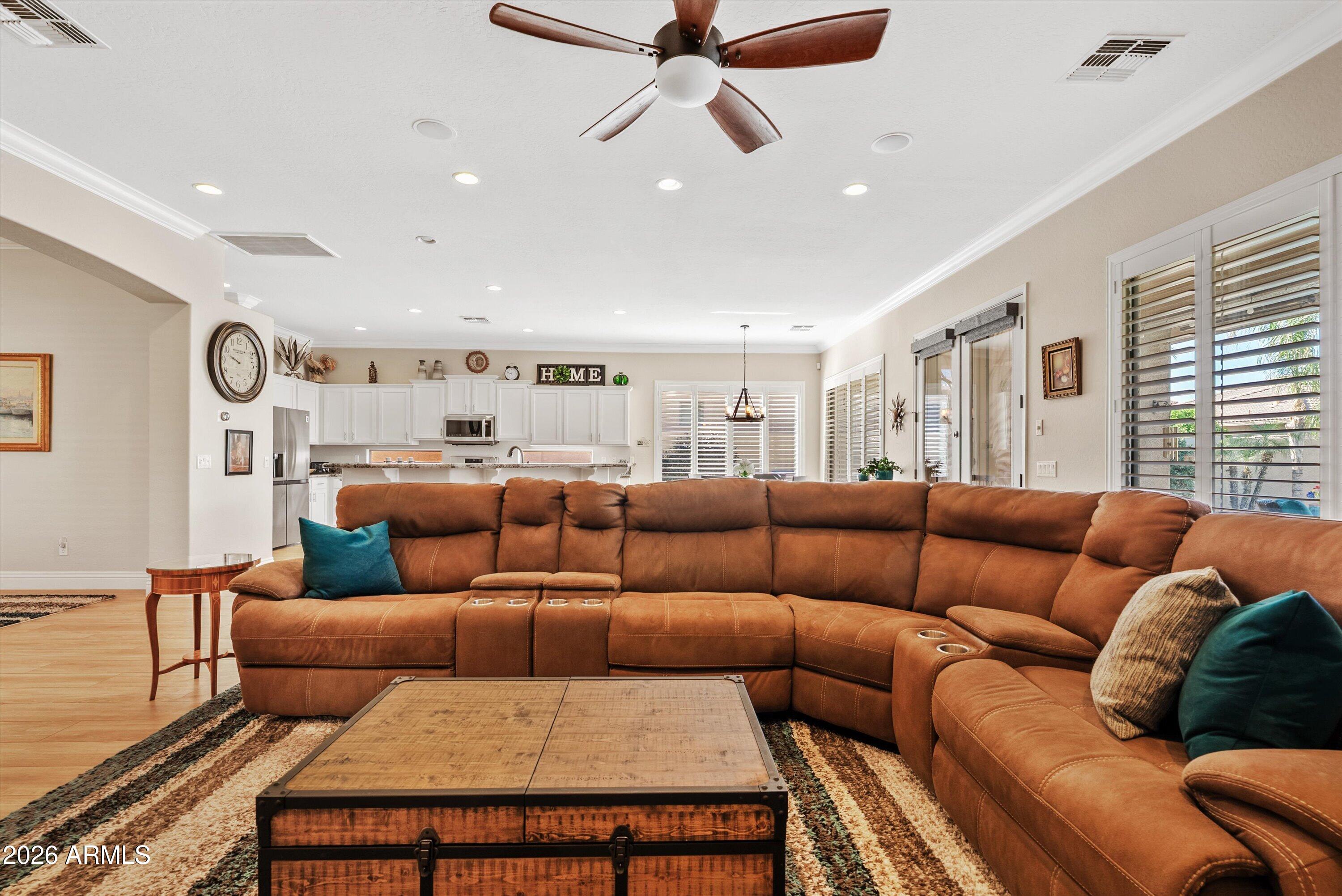 6926 S ST RUBEN Avenue