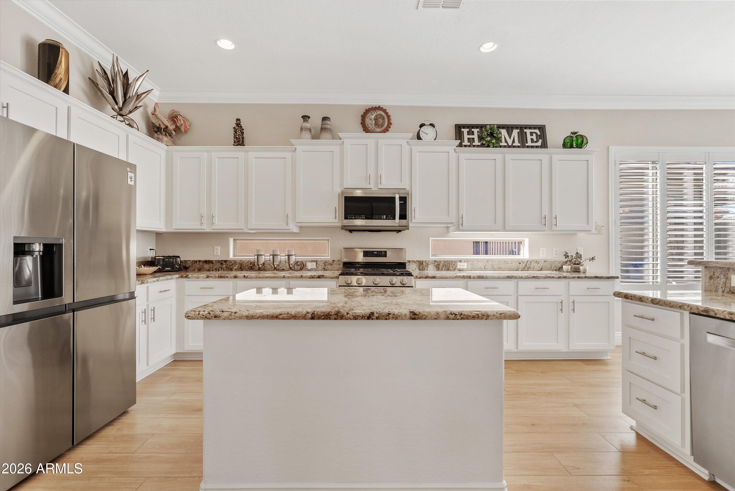 6926 S ST RUBEN Avenue