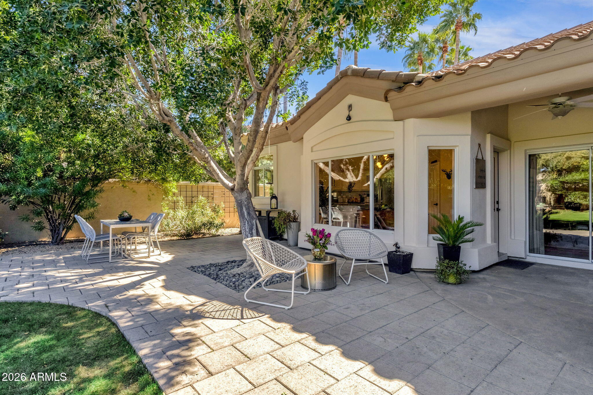 1542 E CATAMARAN Drive