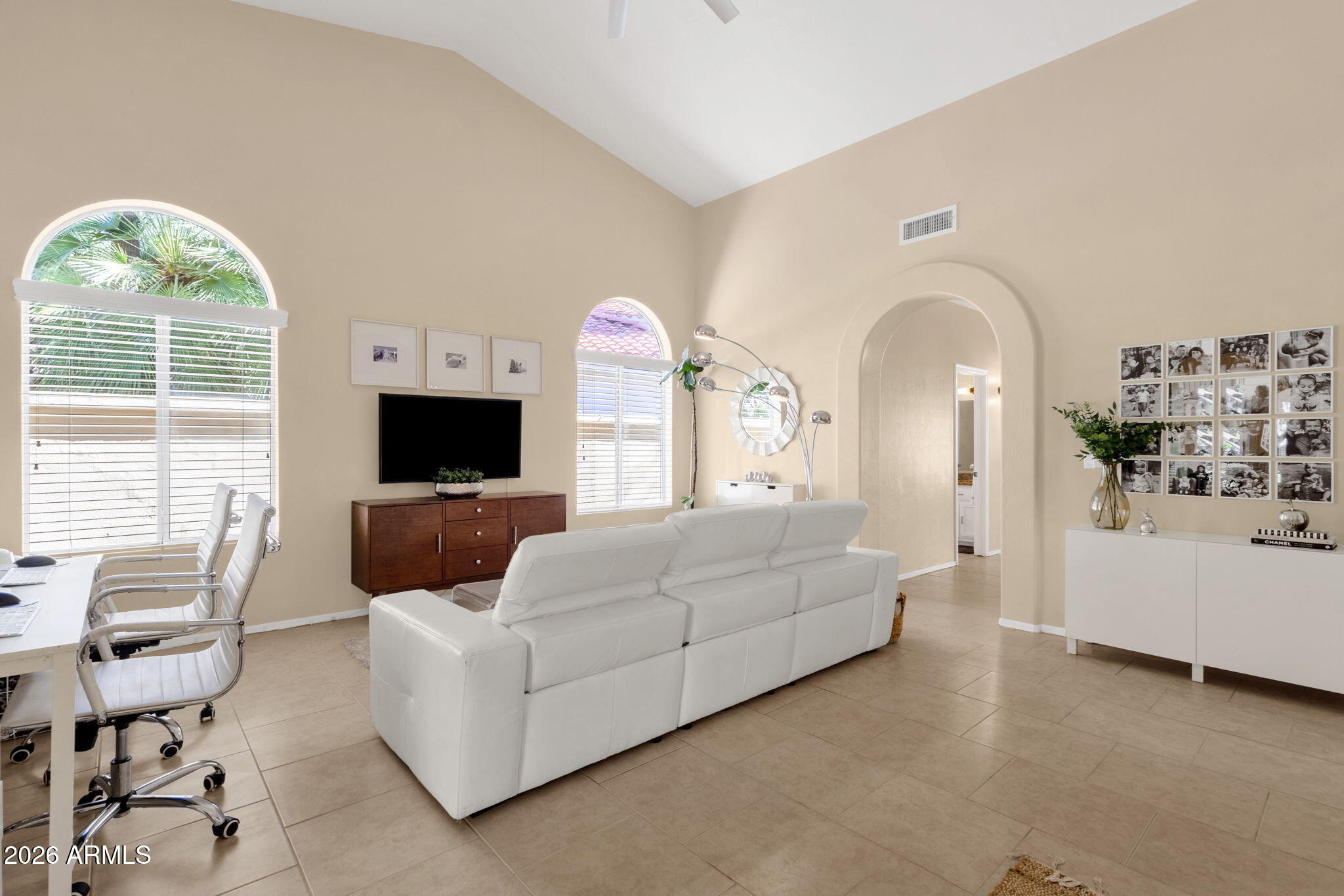 1542 E CATAMARAN Drive