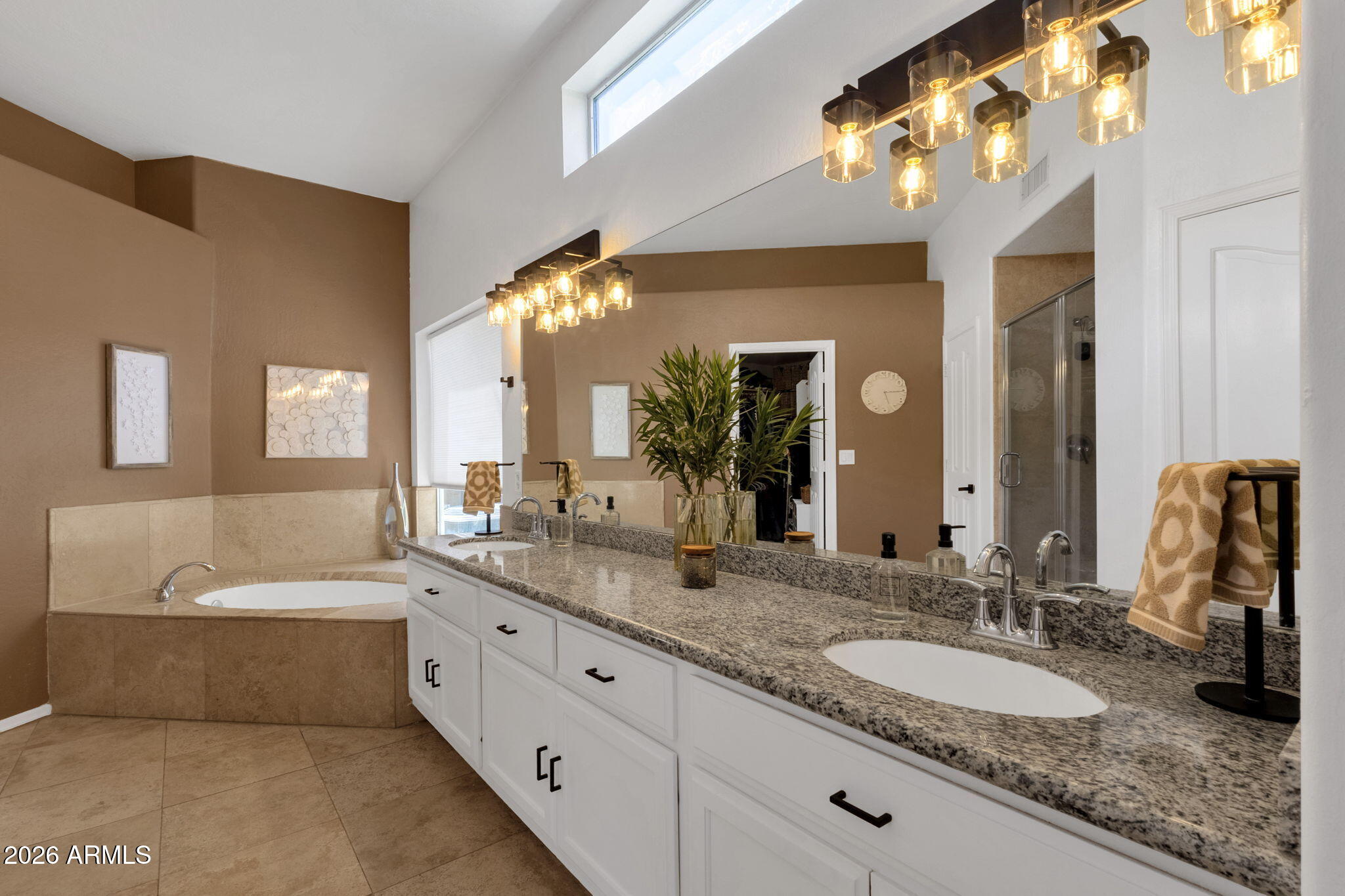 1542 E CATAMARAN Drive