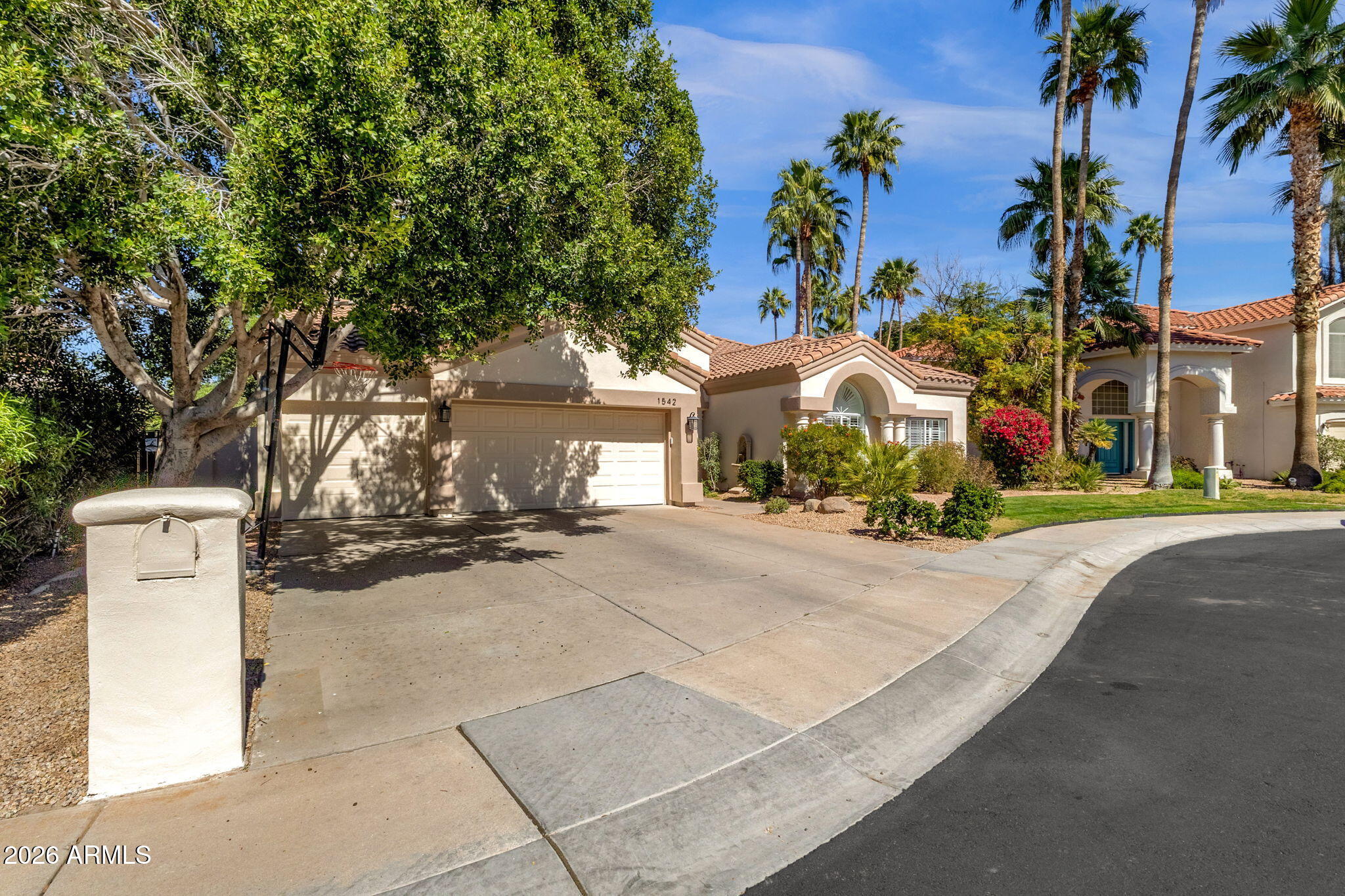 1542 E CATAMARAN Drive